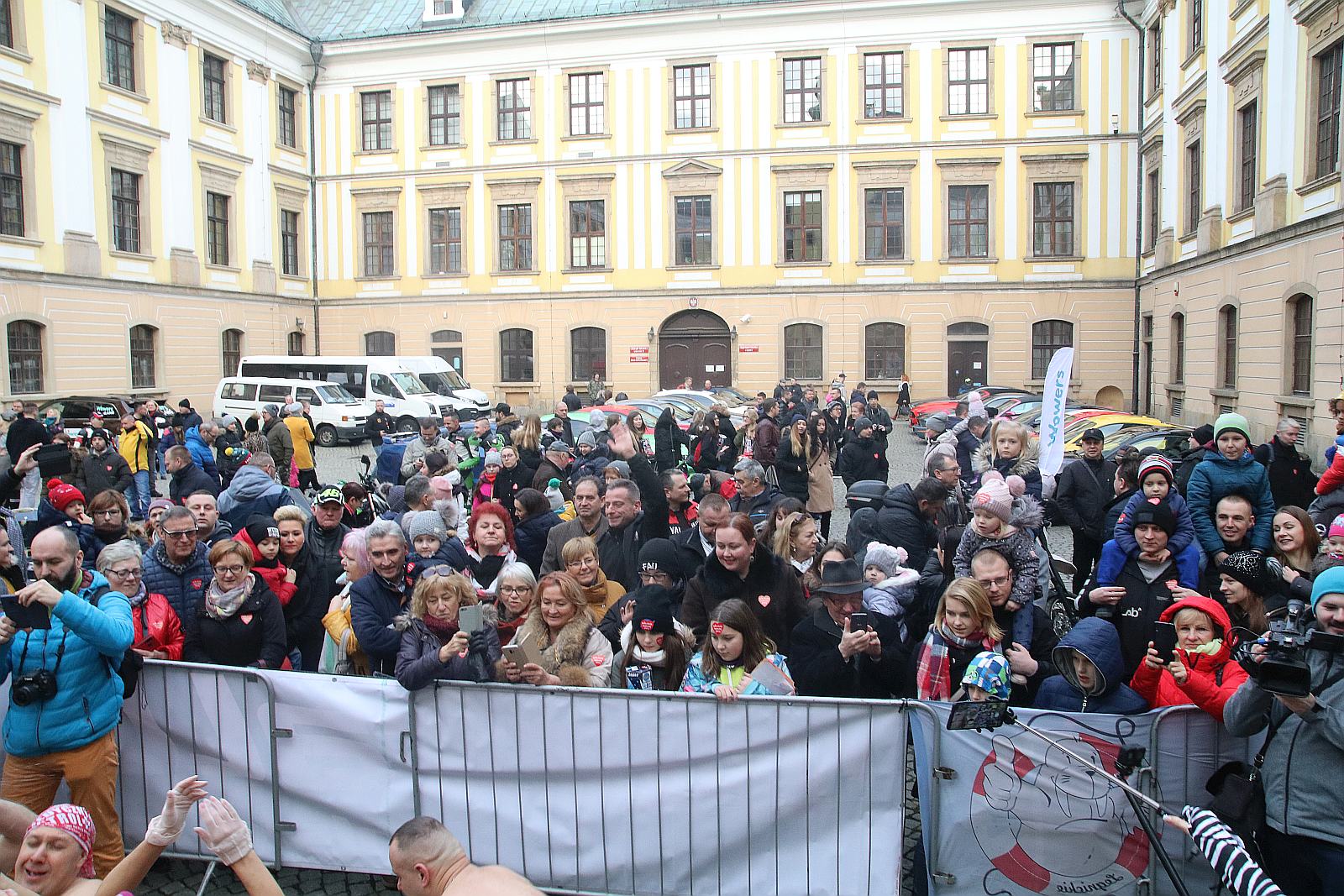 WOŚP:  Orkiestra gra coraz głośniej. Tłumy w Akademii Rycerskiej