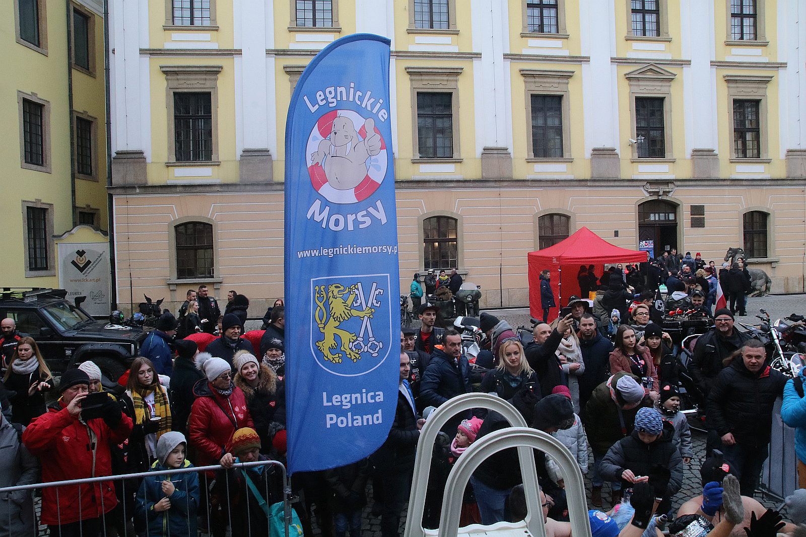 WOŚP:  Orkiestra gra coraz głośniej. Tłumy w Akademii Rycerskiej