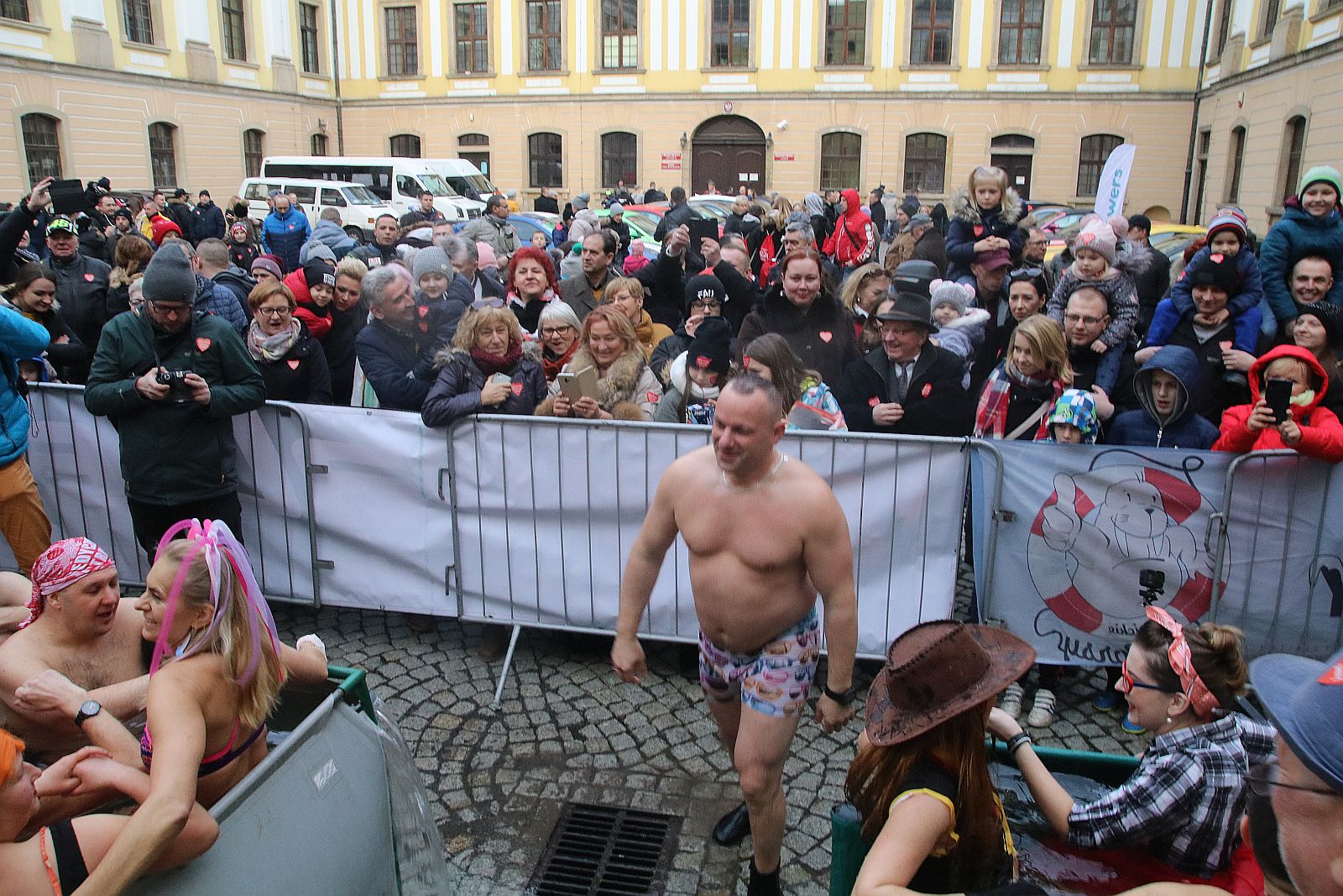 WOŚP:  Orkiestra gra coraz głośniej. Tłumy w Akademii Rycerskiej