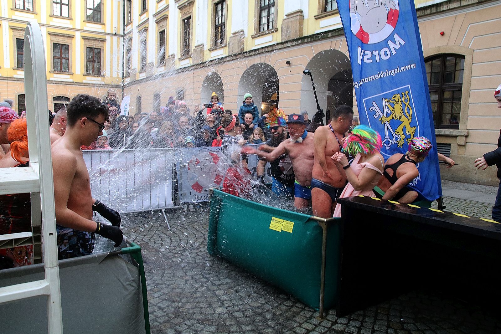 WOŚP:  Orkiestra gra coraz głośniej. Tłumy w Akademii Rycerskiej