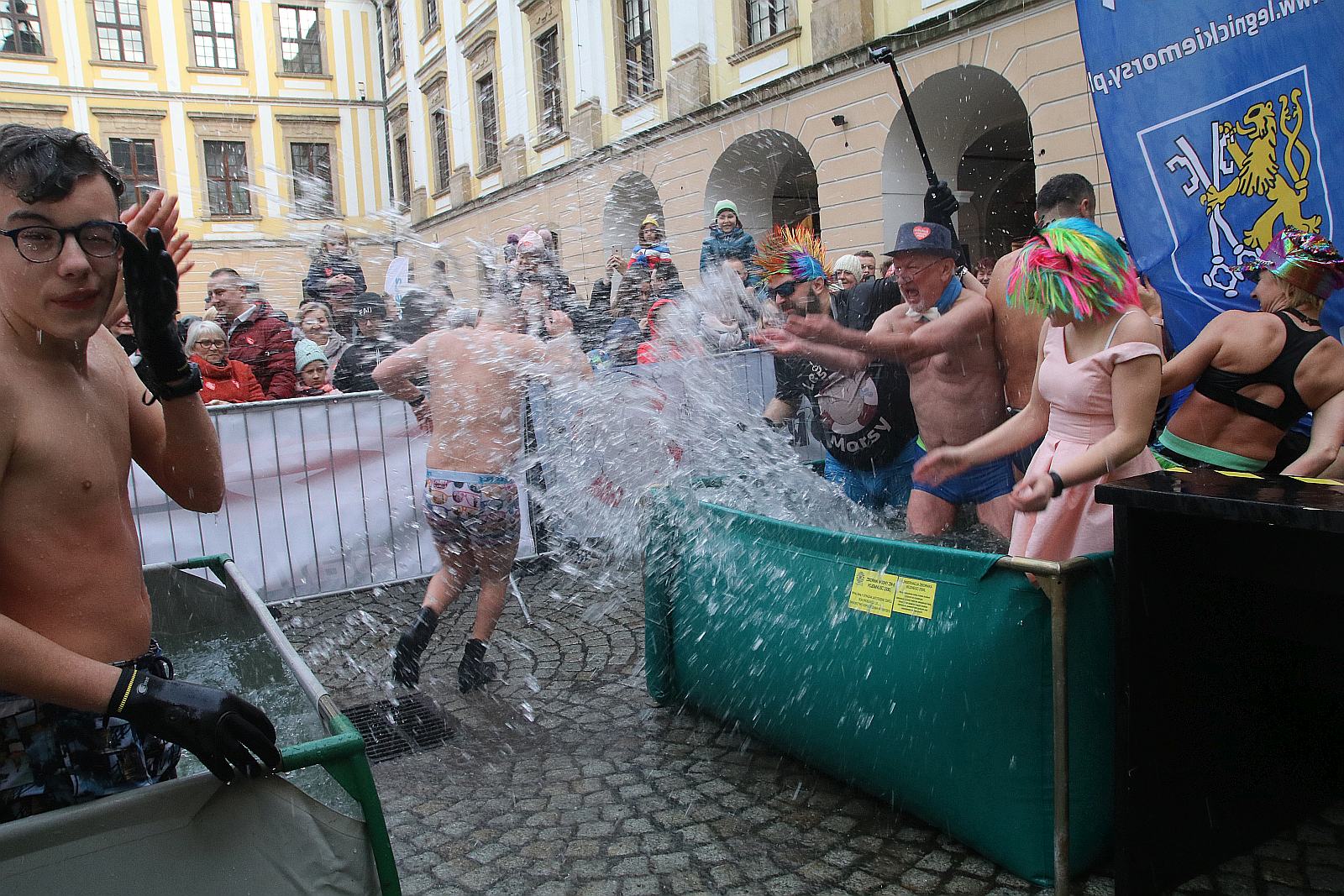 WOŚP:  Orkiestra gra coraz głośniej. Tłumy w Akademii Rycerskiej
