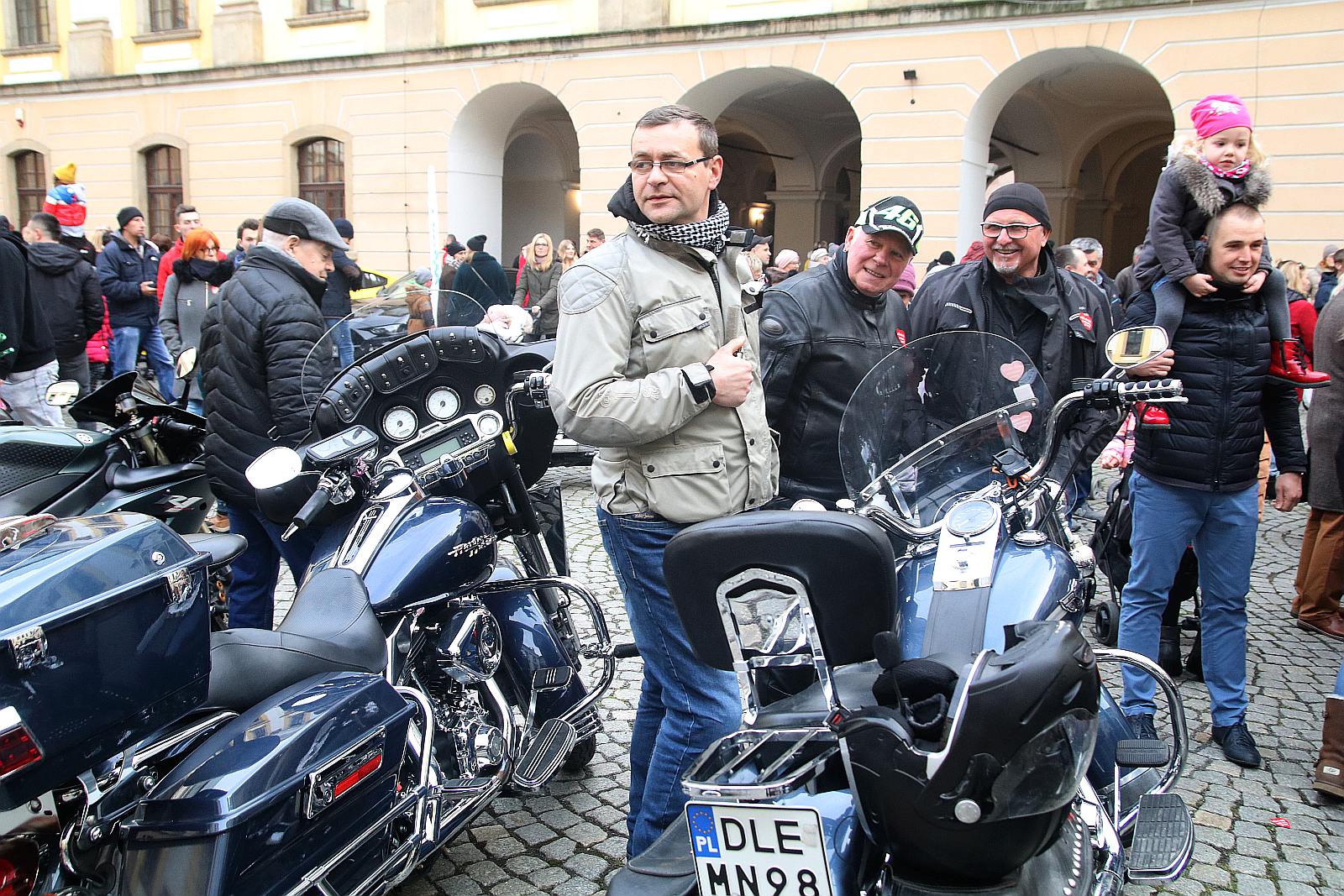 WOŚP:  Orkiestra gra coraz głośniej. Tłumy w Akademii Rycerskiej