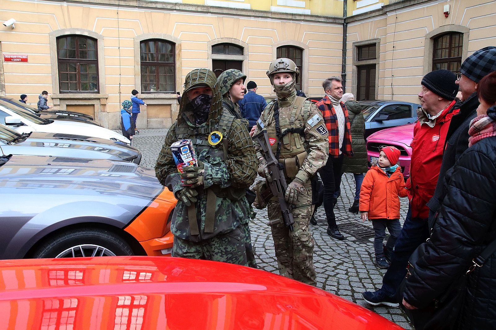 WOŚP:  Orkiestra gra coraz głośniej. Tłumy w Akademii Rycerskiej