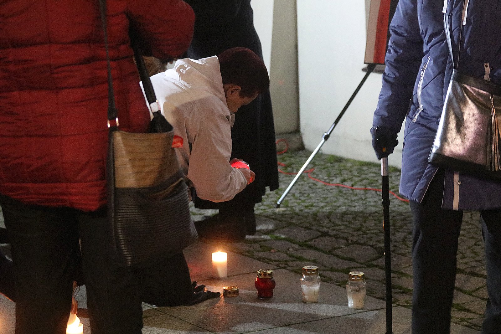 Legniczanie zapalili światełko dla Pawła Adamowicza