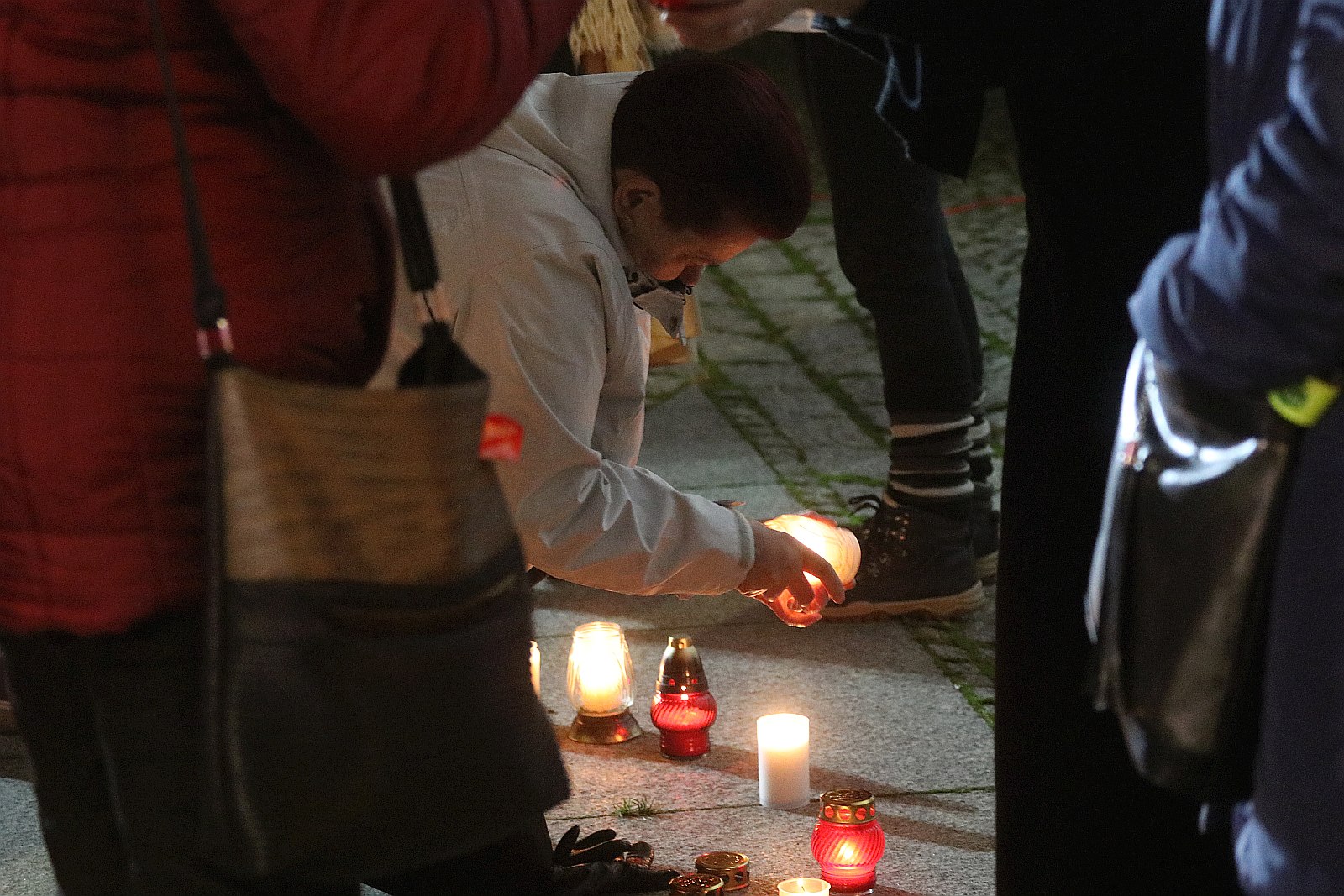 Legniczanie zapalili światełko dla Pawła Adamowicza