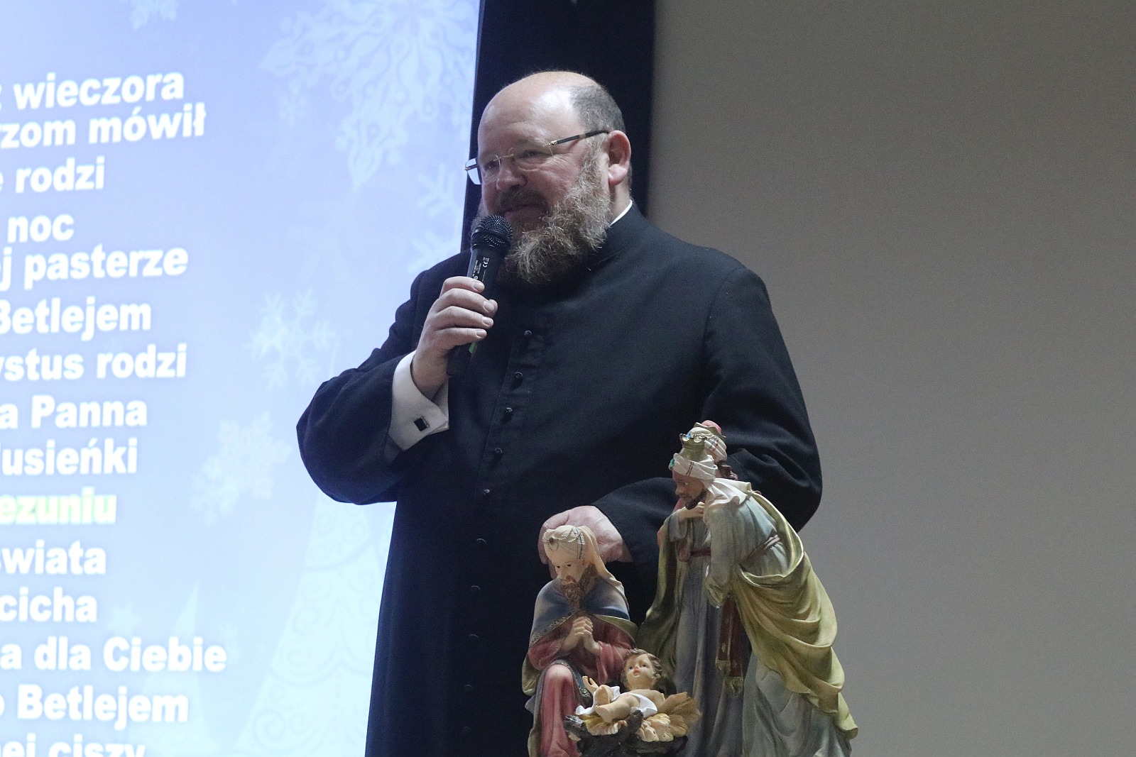 Ksiądz Wołowski zaprosił mieszkańców do kolędowania