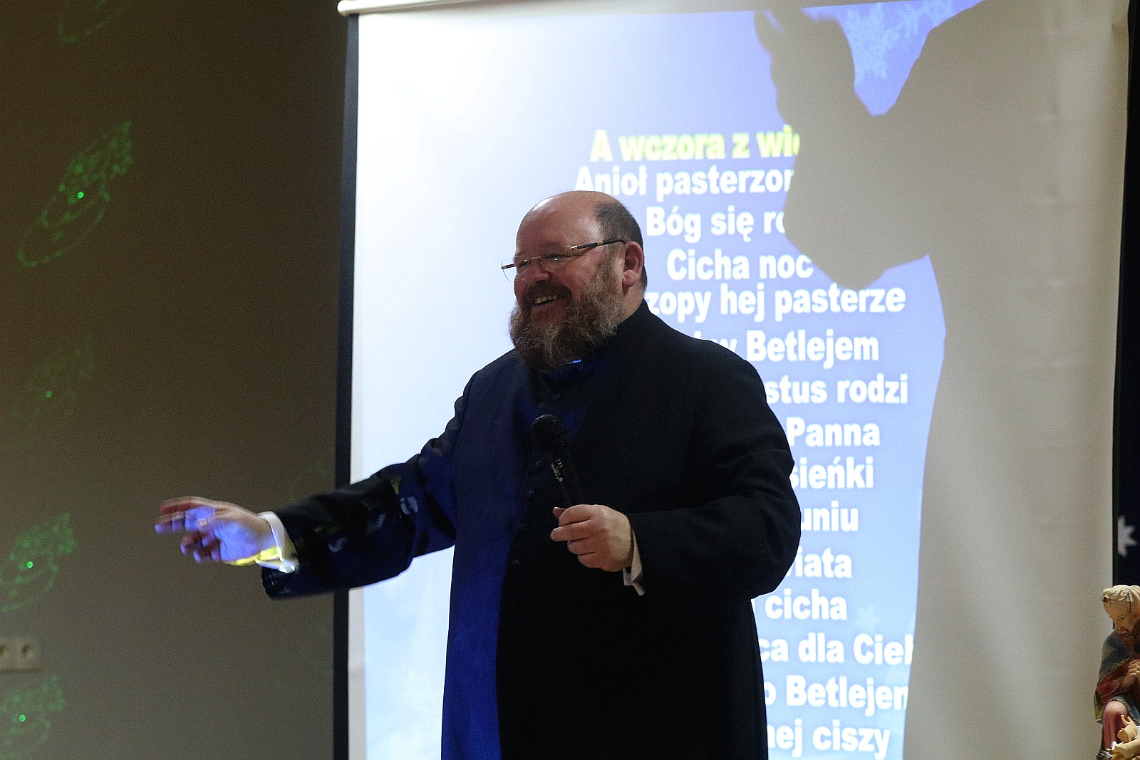 Ksiądz Wołowski zaprosił mieszkańców do kolędowania