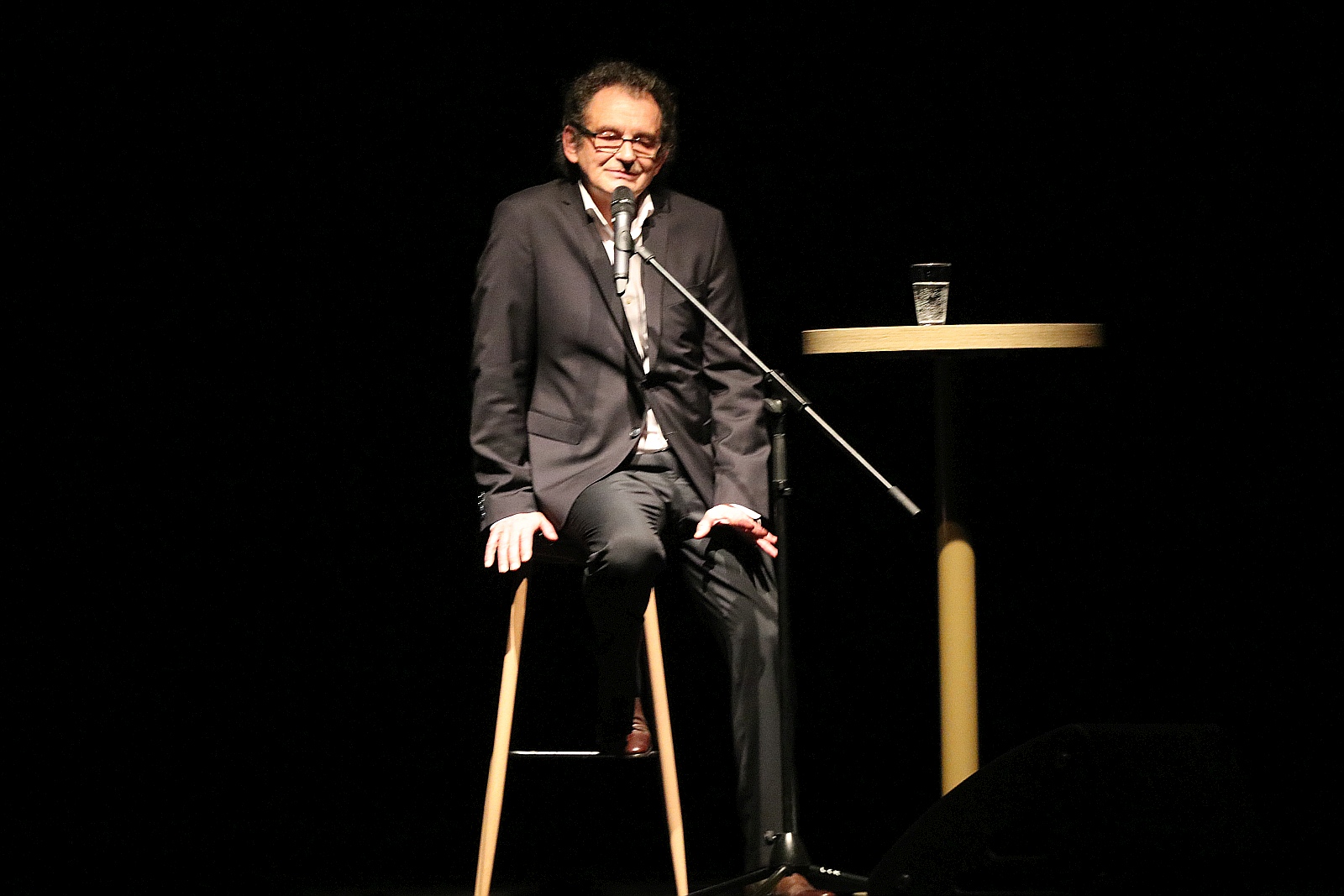 Optyminimalny, minimalnie ironiczny Andrzej Poniedzielski