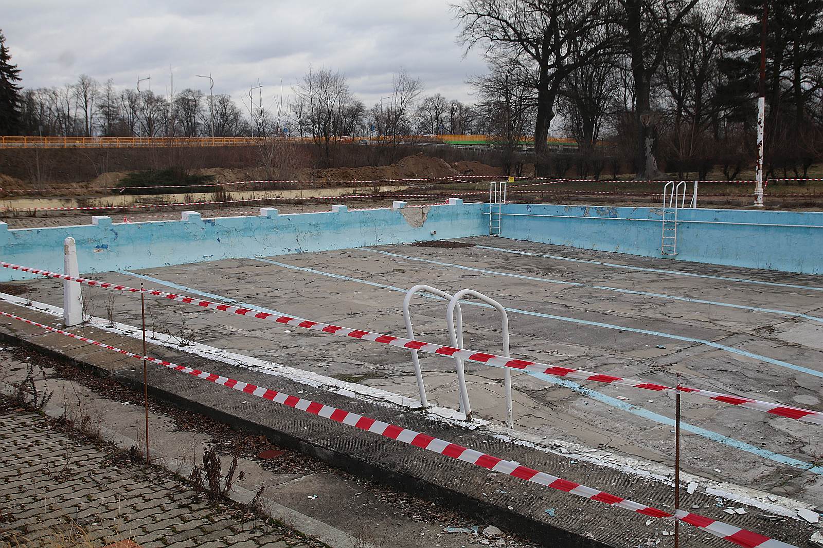 Przy ulicy Stromej już trwa budowa Letniego Parku Wodnego