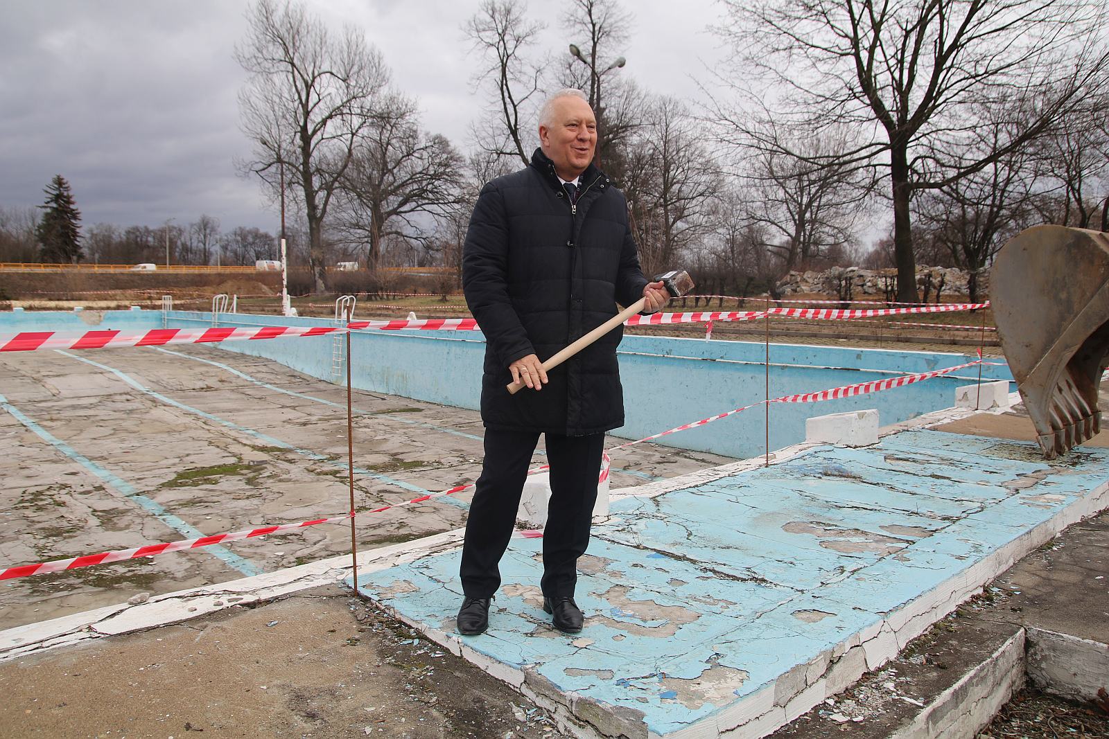 Przy ulicy Stromej już trwa budowa Letniego Parku Wodnego