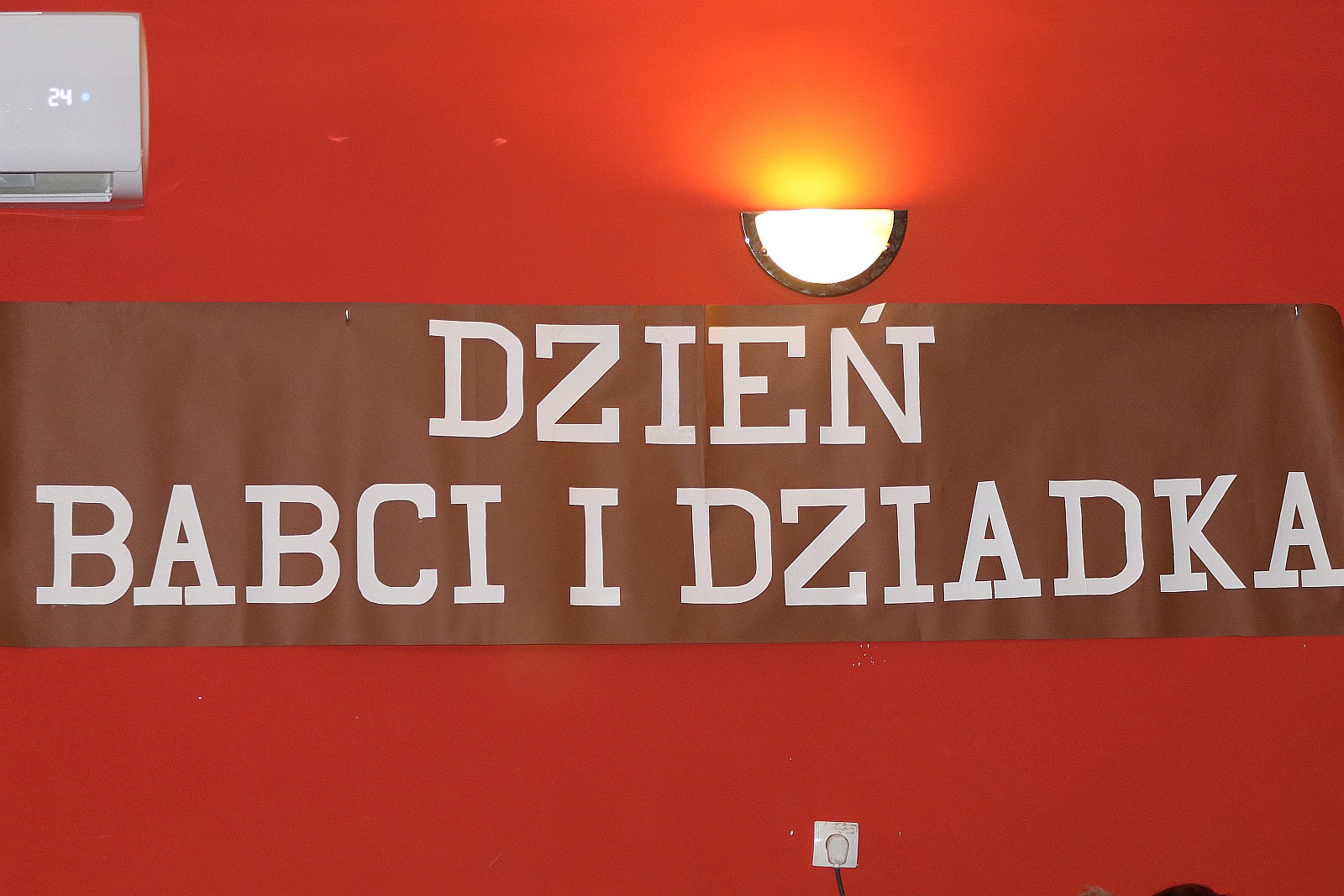 Dzieci z gminy Legnickie Pole wystąpiły dla babć  dziadków