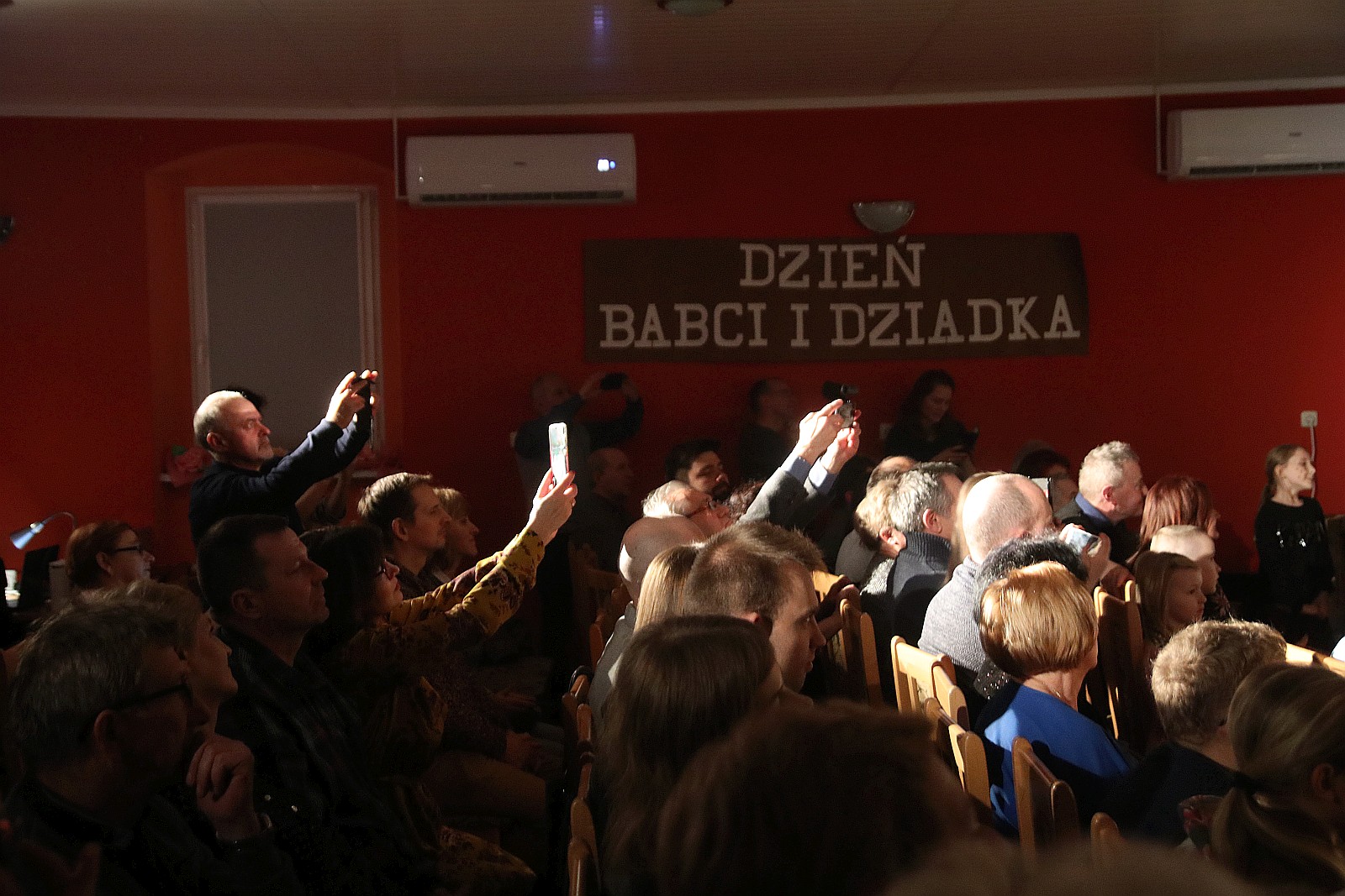 Dzieci z gminy Legnickie Pole wystąpiły dla babć  dziadków