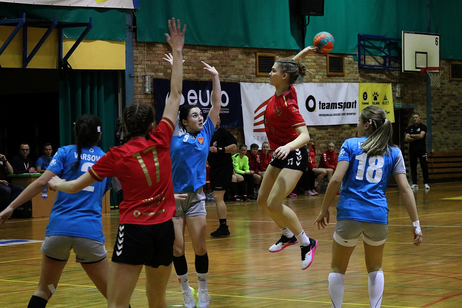 UKS Varsovia Warszawa wygrał z juniorkami Dziewiątki