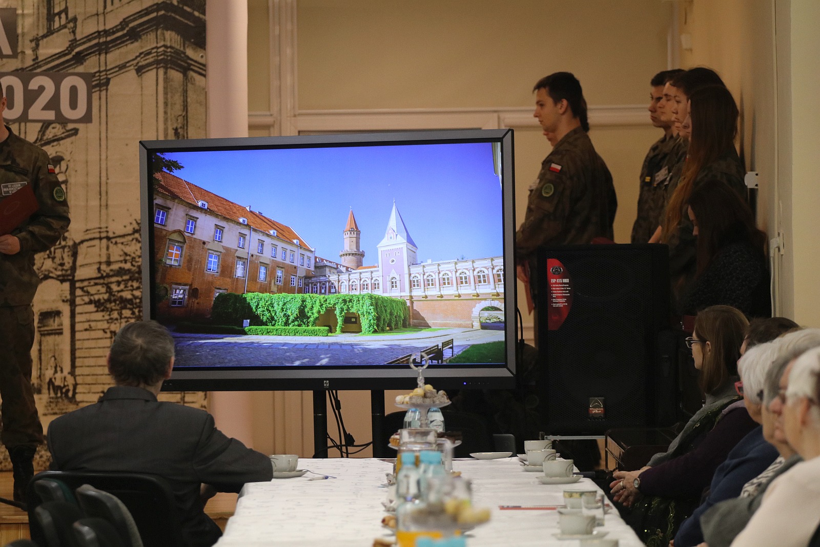 Młodzież spotkała się z kombatantami w rocznicę walk o Legnicę