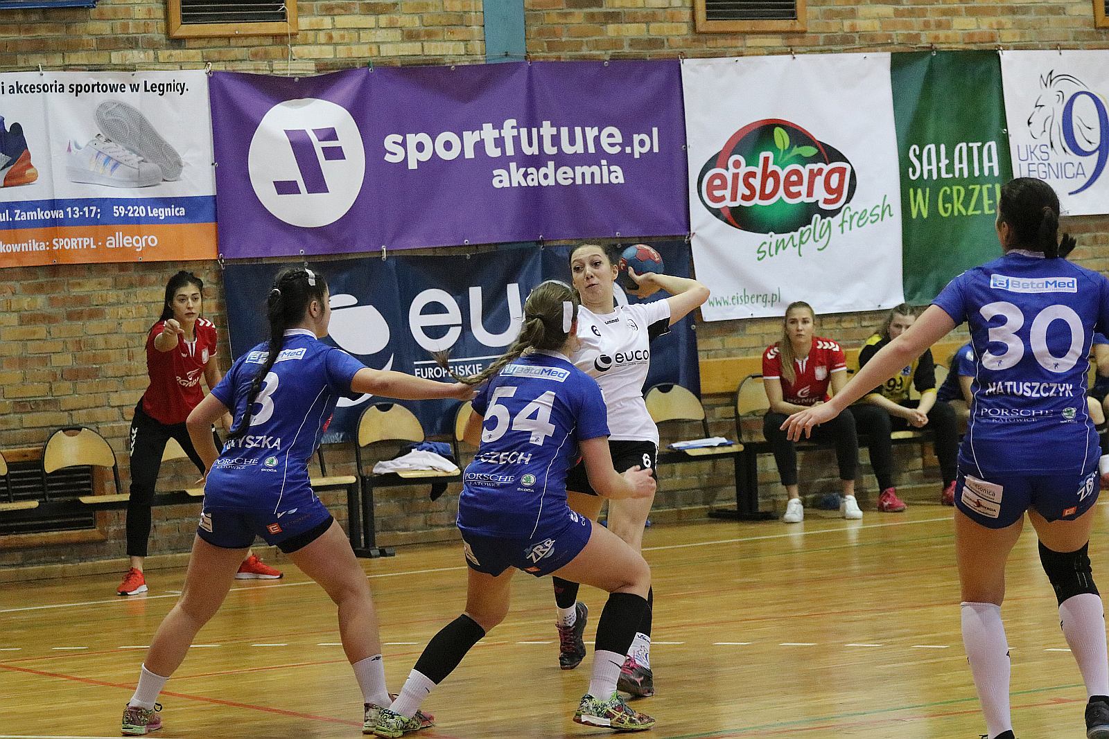 EuCO-UKS Dziewiątka Legnica pokonała Ruch Chorzów 38:27