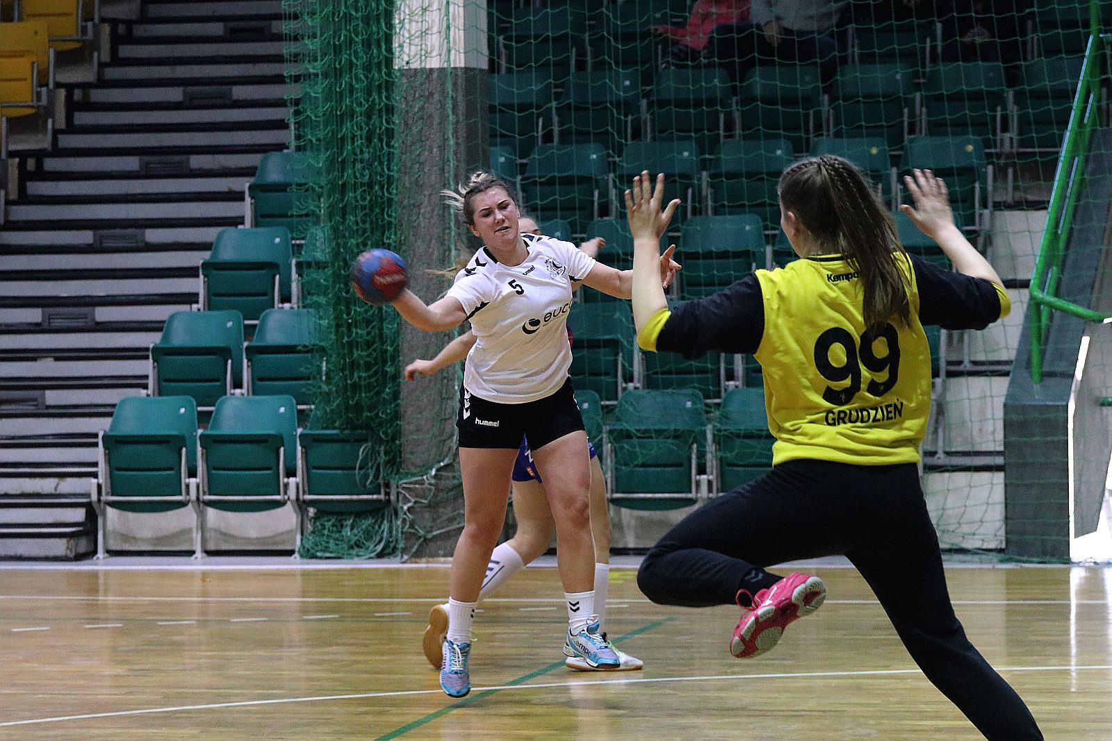 EuCO-UKS Dziewiątka Legnica pokonała Ruch Chorzów 38:27