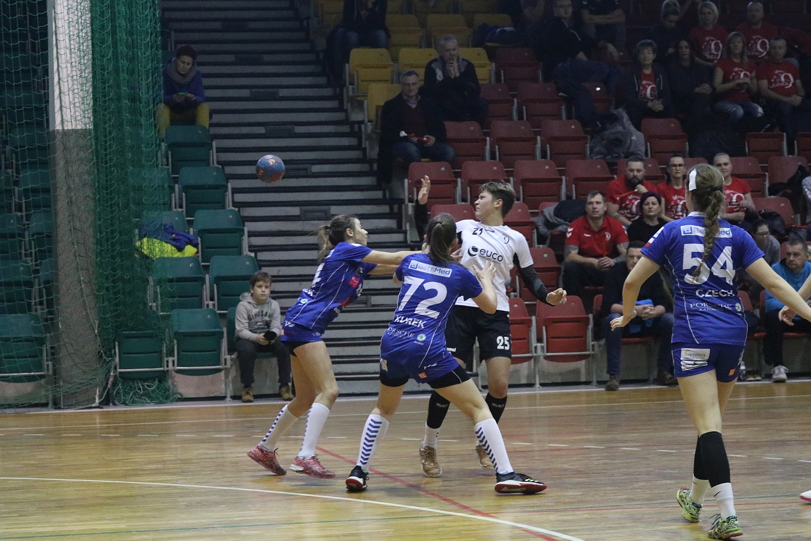EuCO-UKS Dziewiątka Legnica pokonała Ruch Chorzów 38:27