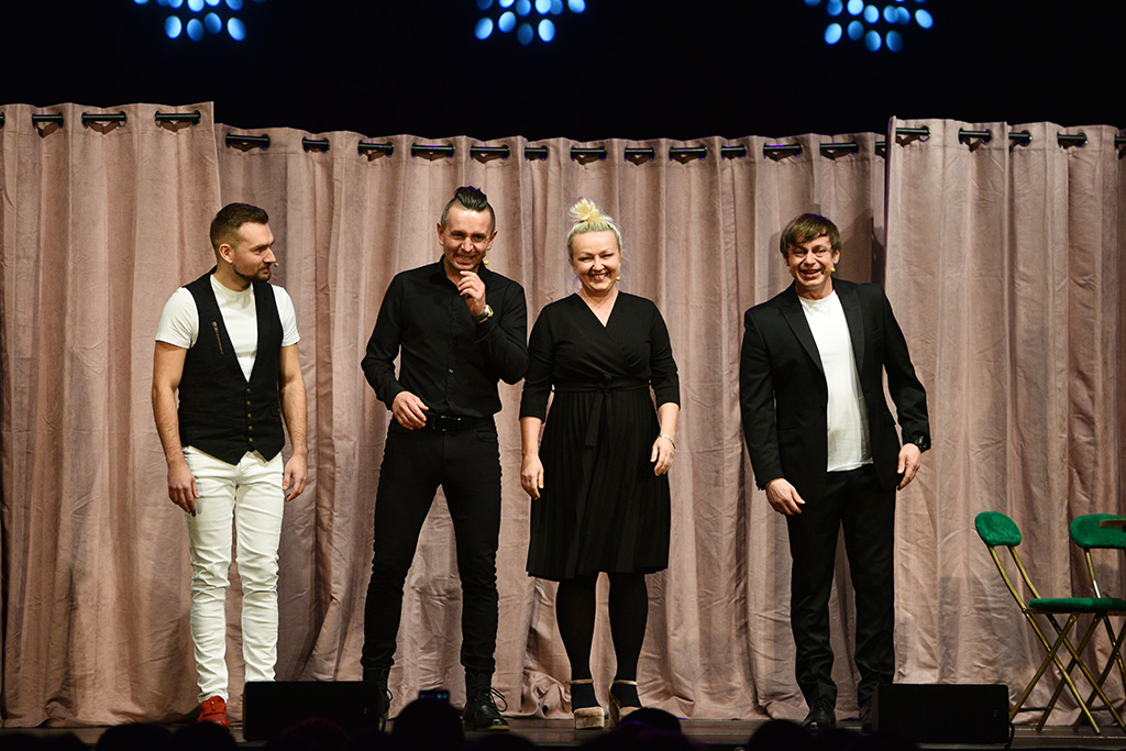 Kabaret Jurki rozśmieszał w piątek w Sali Maneżowej
