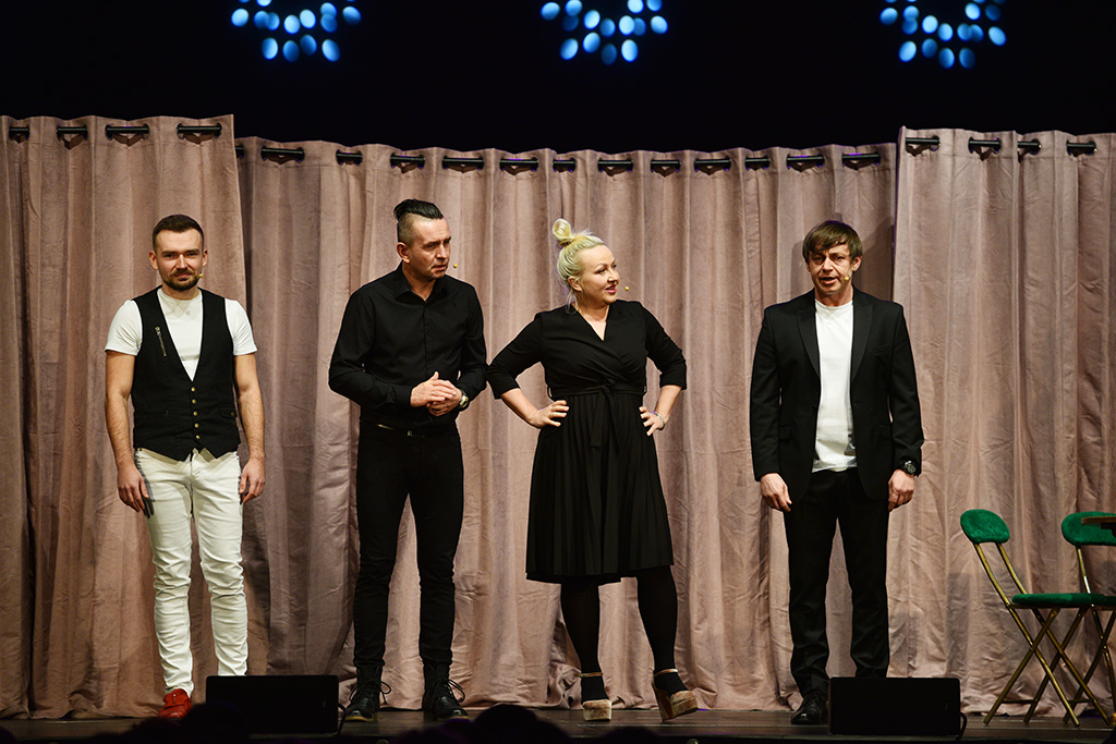 Kabaret Jurki rozśmieszał w piątek w Sali Maneżowej