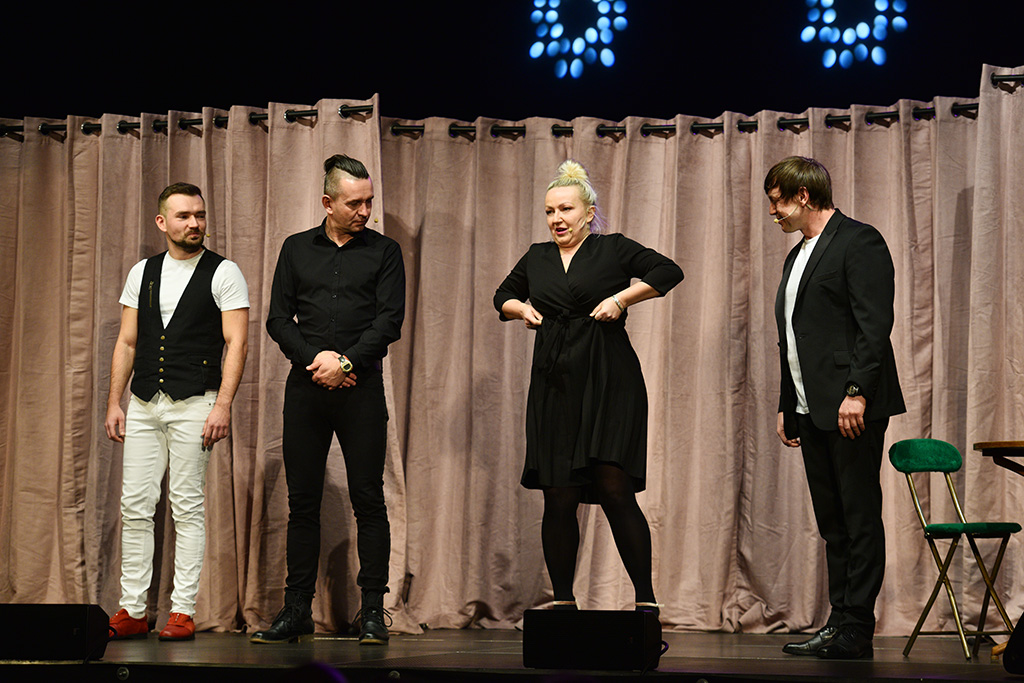 Kabaret Jurki rozśmieszał w piątek w Sali Maneżowej