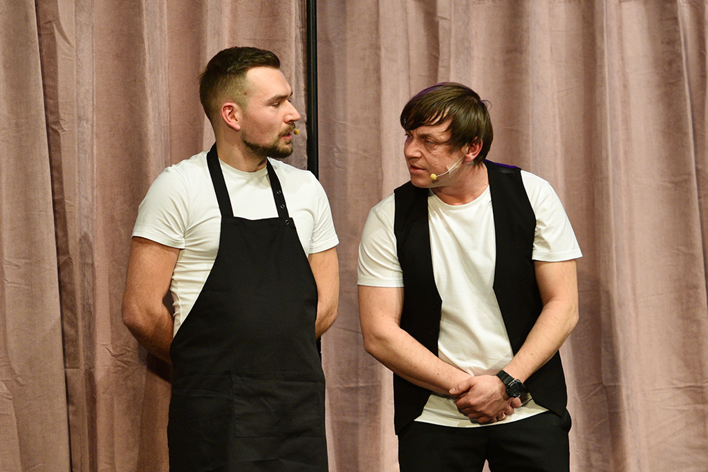 Kabaret Jurki rozśmieszał w piątek w Sali Maneżowej