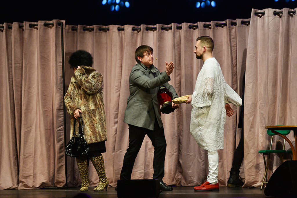 Kabaret Jurki rozśmieszał w piątek w Sali Maneżowej