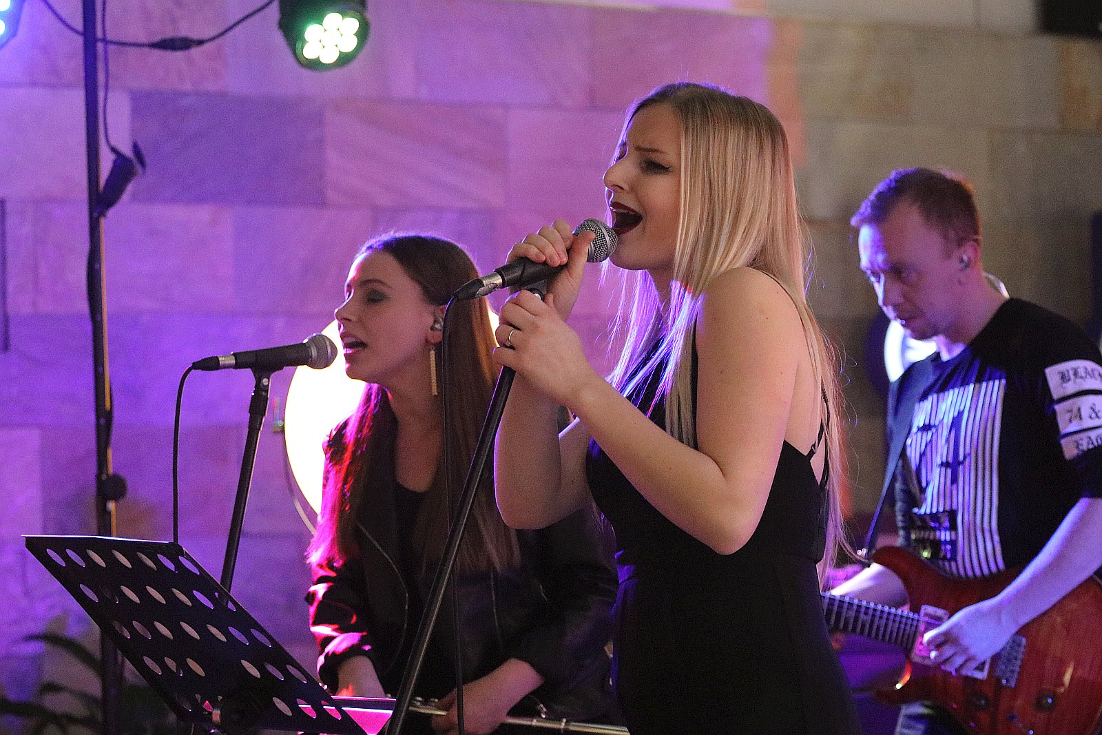 Nikola Warda na rockowo o miłości w Galerii Piastów