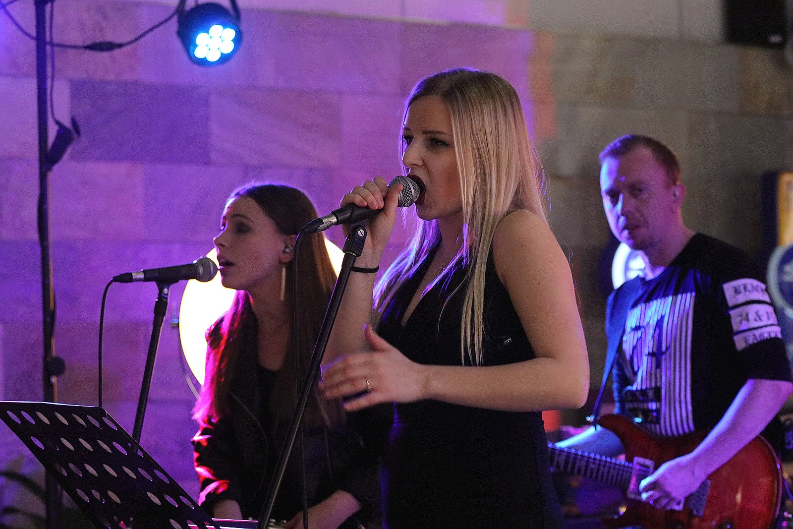 Nikola Warda na rockowo o miłości w Galerii Piastów