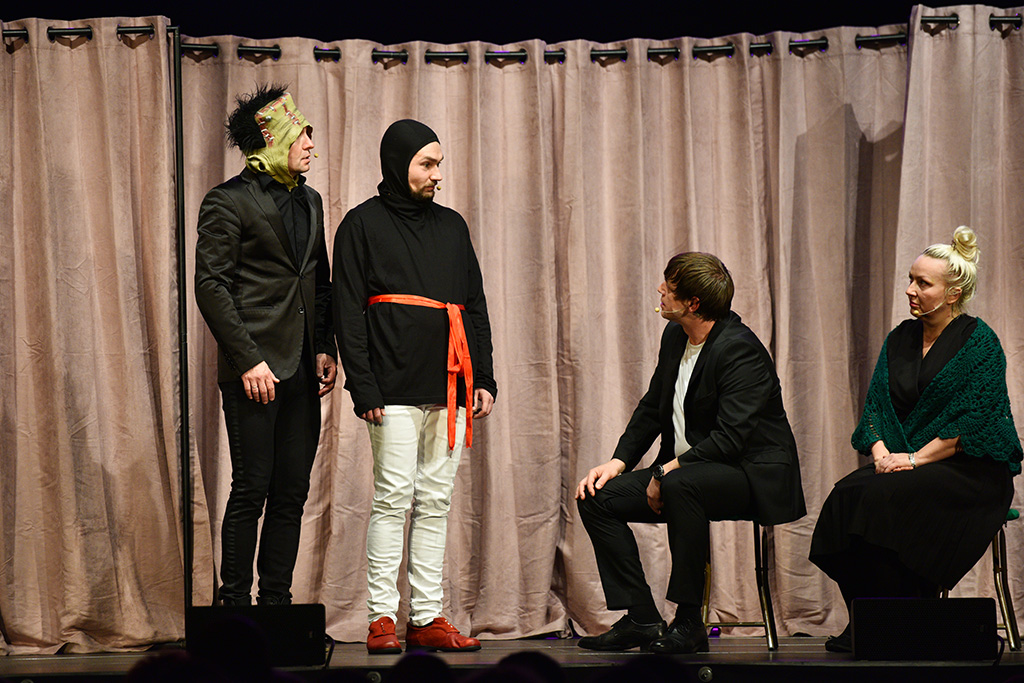Kabaret Jurki rozśmieszał w piątek w Sali Maneżowej