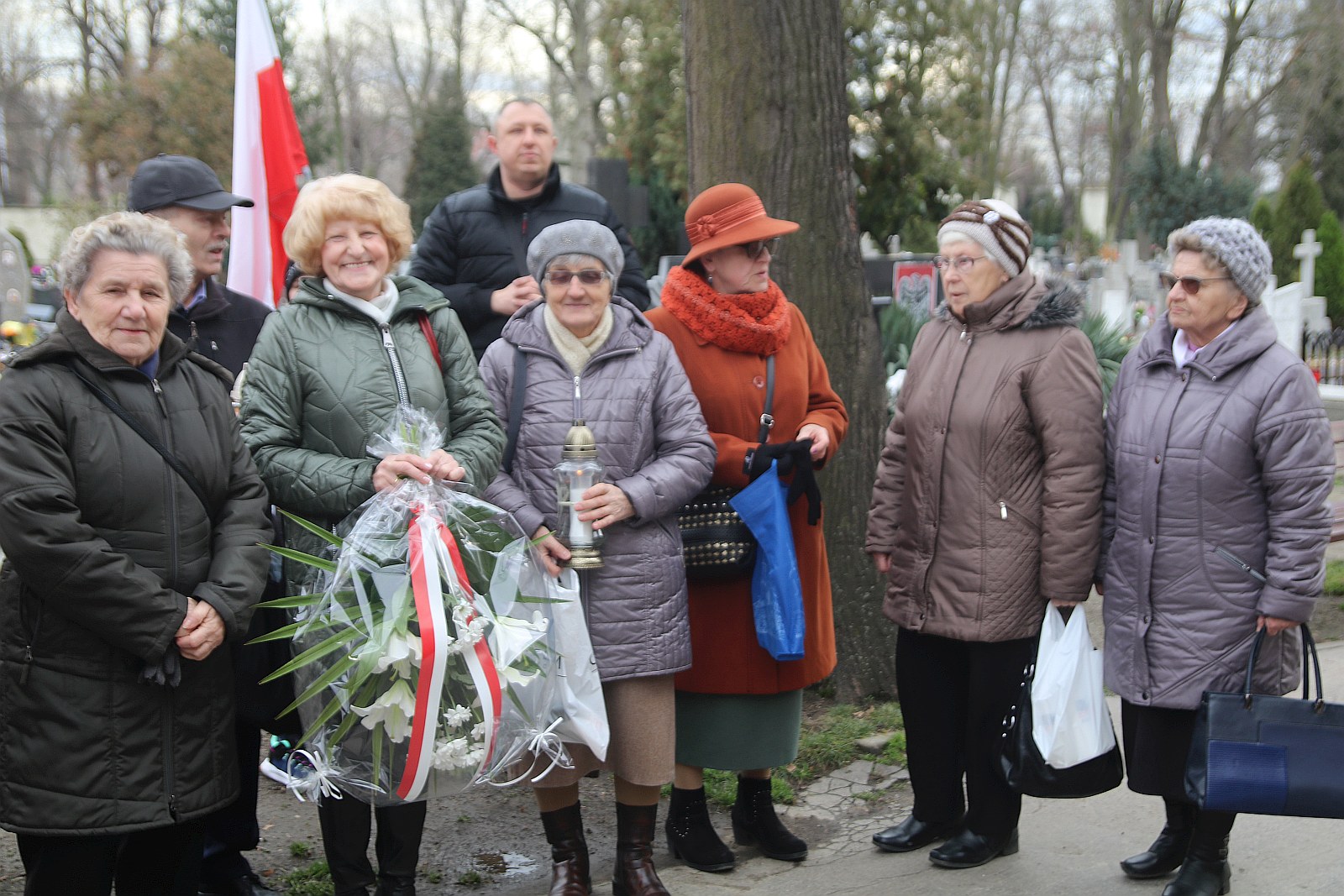 Zapalili znicze na grobach walczących o niepodległość