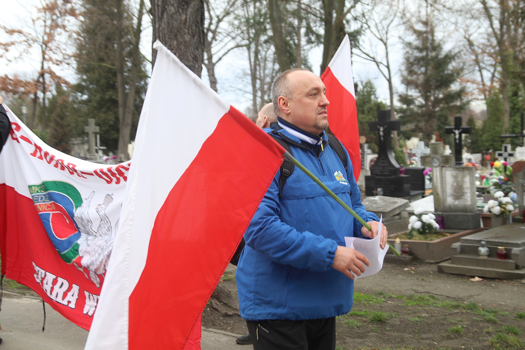Zapalili znicze na grobach walczących o niepodległość