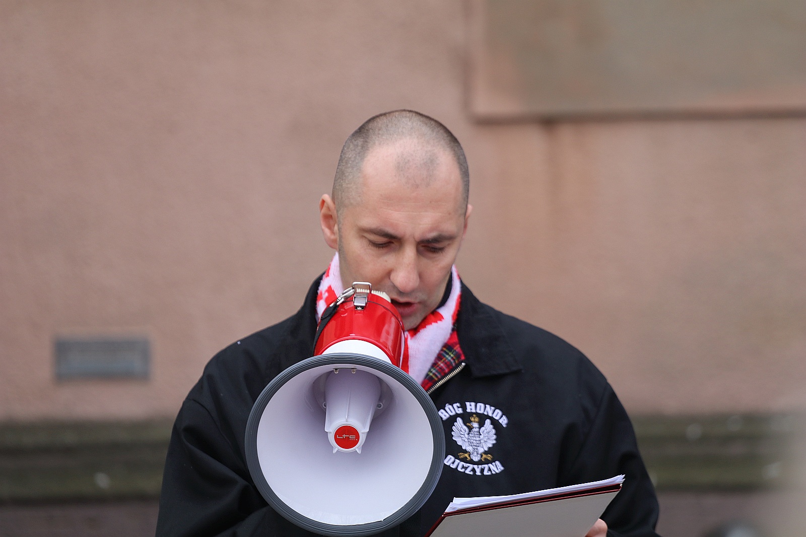 Zapalili znicze na grobach walczących o niepodległość