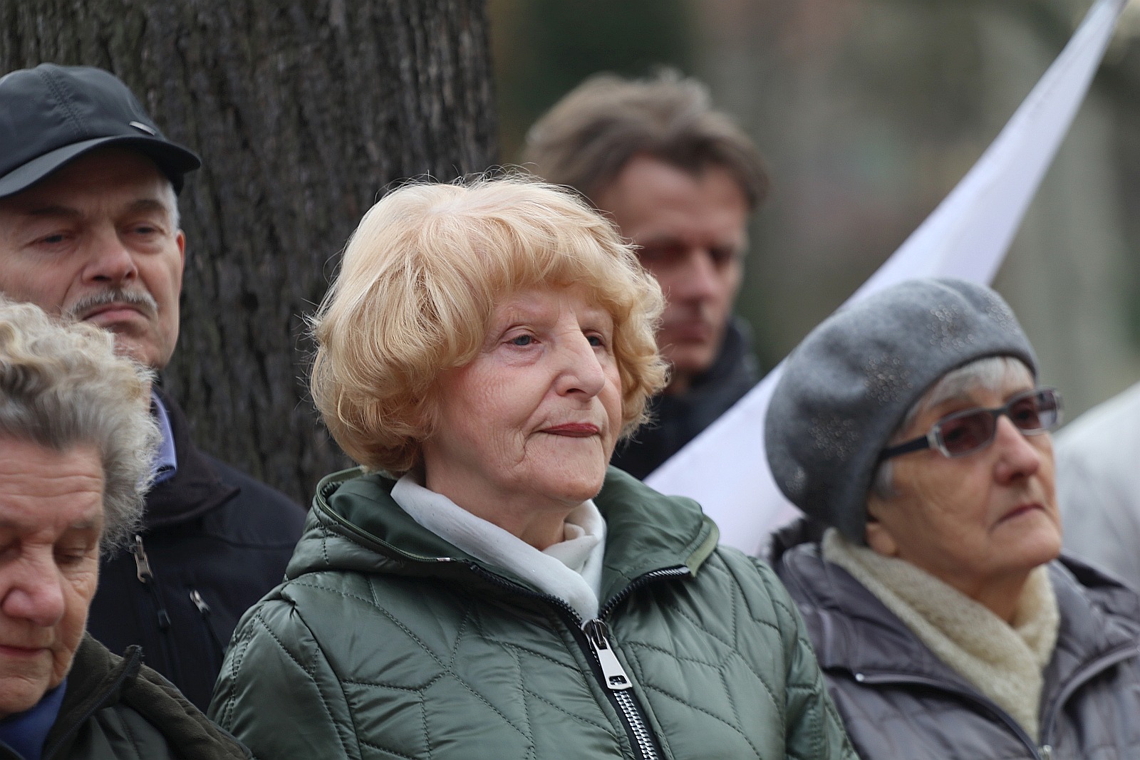 Zapalili znicze na grobach walczących o niepodległość