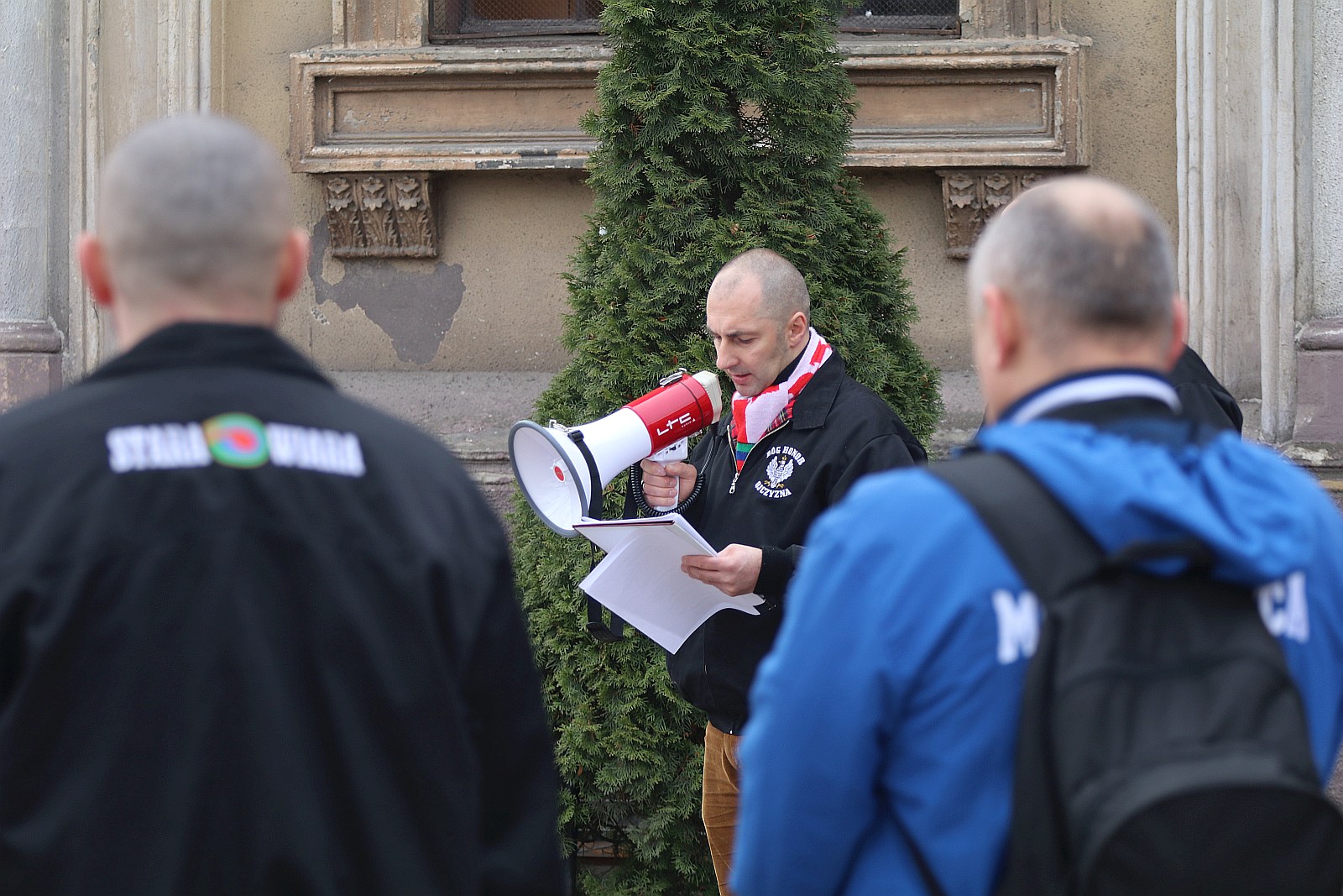 Zapalili znicze na grobach walczących o niepodległość