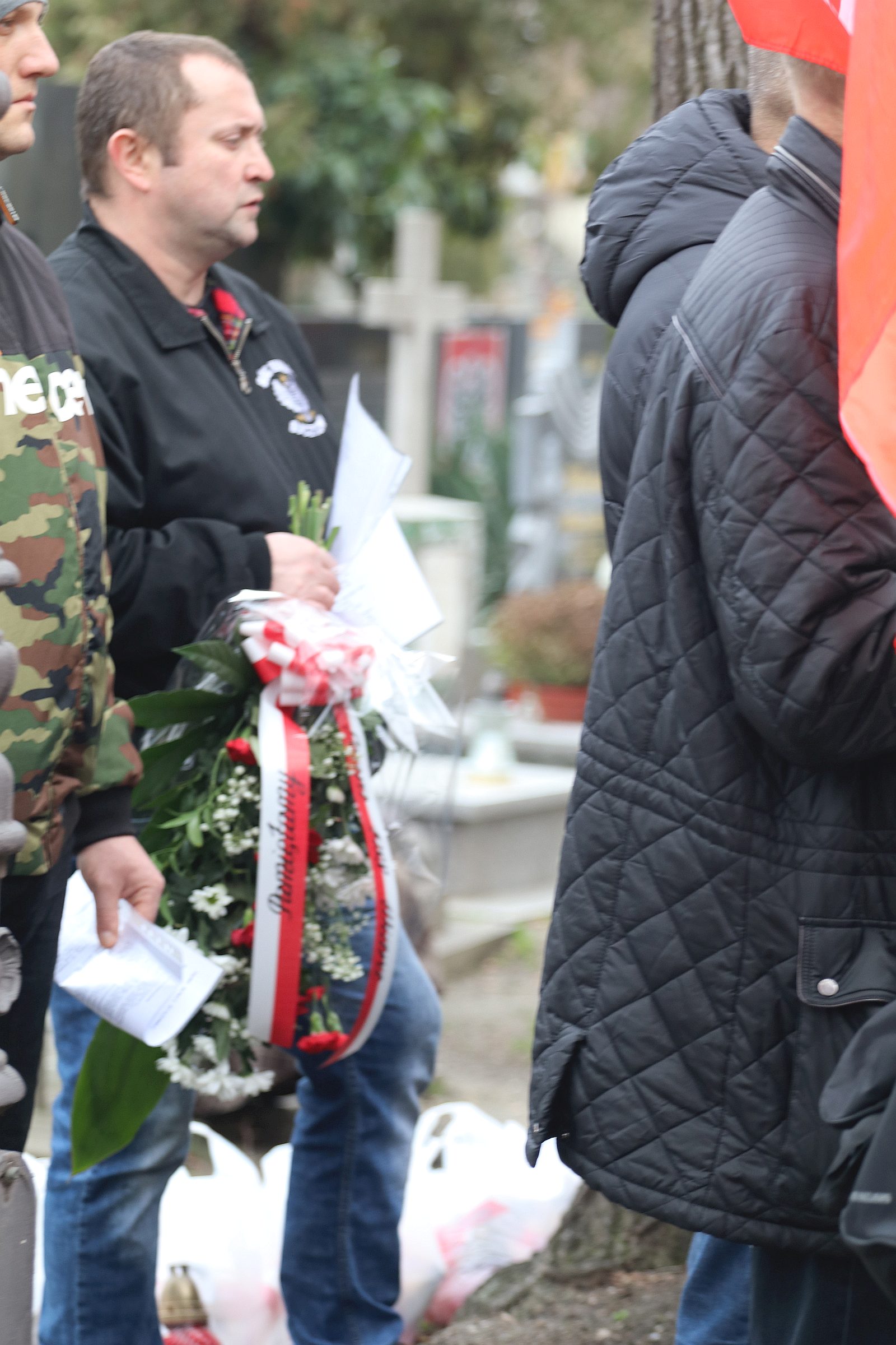 Zapalili znicze na grobach walczących o niepodległość