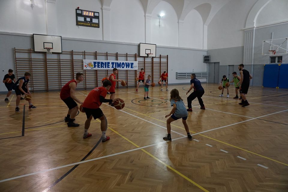 Zimowe ferie w wiosenną pogodę przygotowane przez OSIR