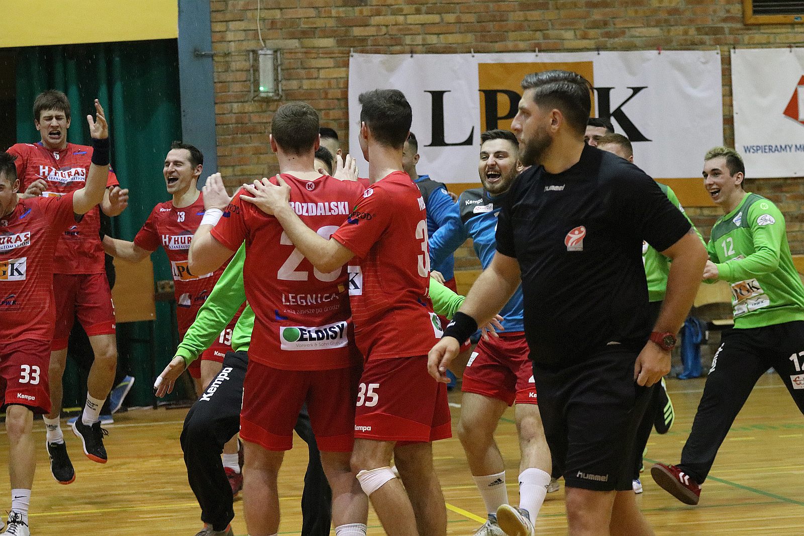 Niespodzianka na Lotniczej! Siódemka Miedź gra dalej!