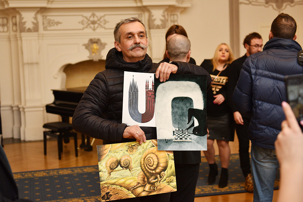 Żyrafa na łyżwach z Grand Prix Satyrykonu 2020
