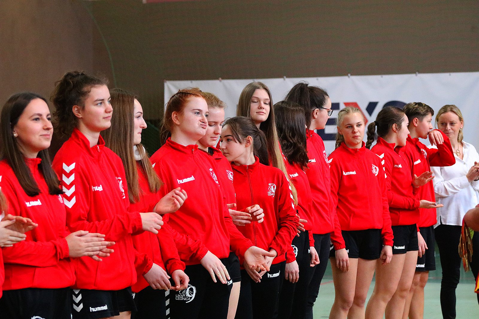 Ceremonia wręczenia złotych medali dla piłkarek ręcznych