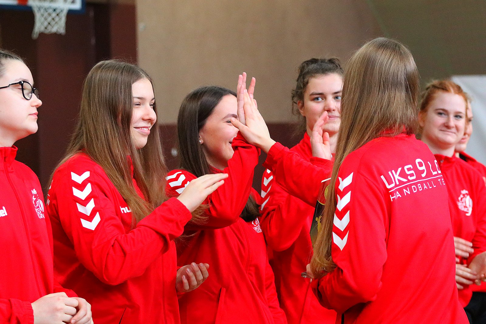 Ceremonia wręczenia złotych medali dla piłkarek ręcznych