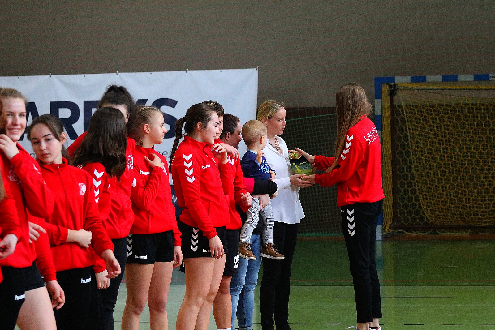 Ceremonia wręczenia złotych medali dla piłkarek ręcznych