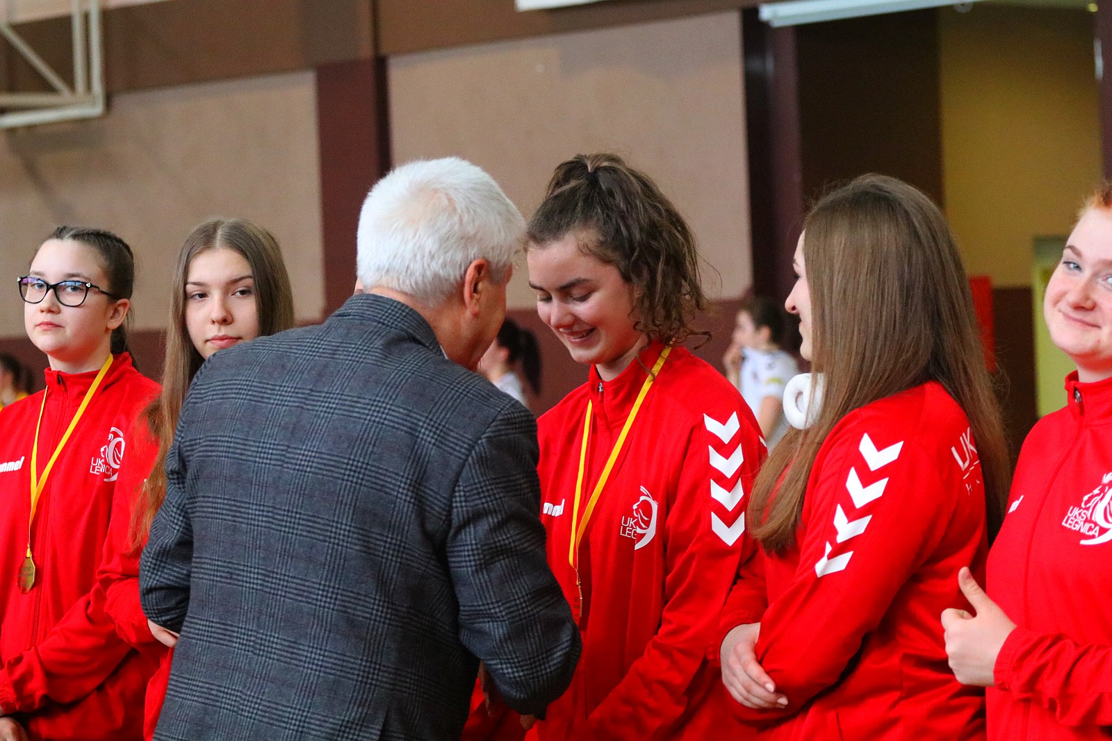Ceremonia wręczenia złotych medali dla piłkarek ręcznych