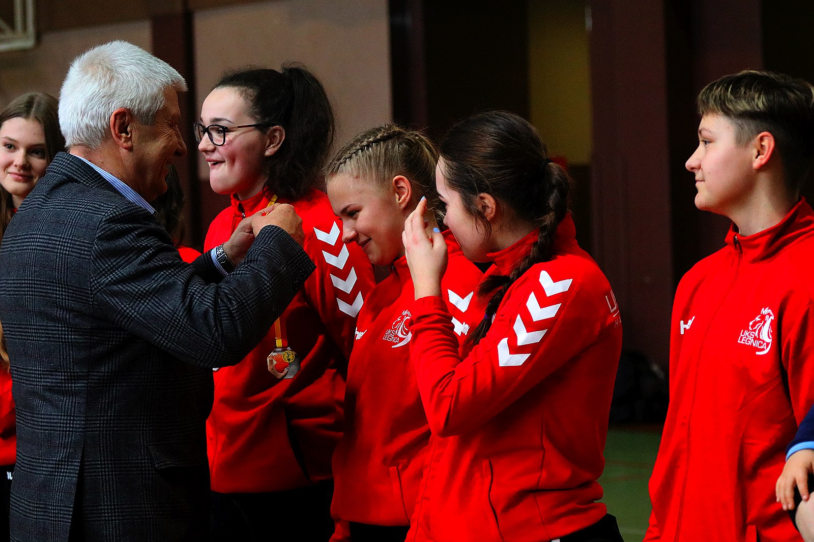Ceremonia wręczenia złotych medali dla piłkarek ręcznych