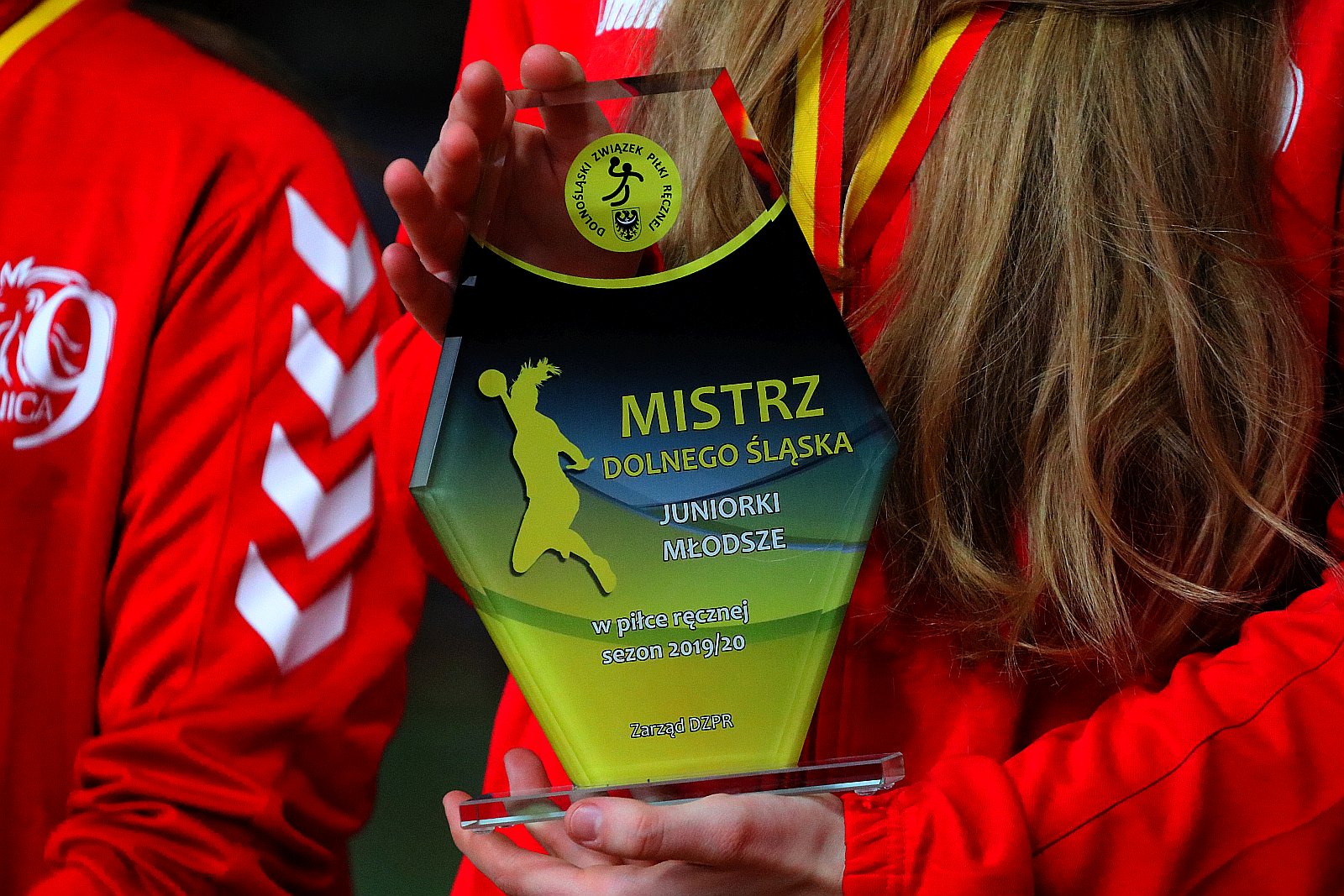 Ceremonia wręczenia złotych medali dla piłkarek ręcznych