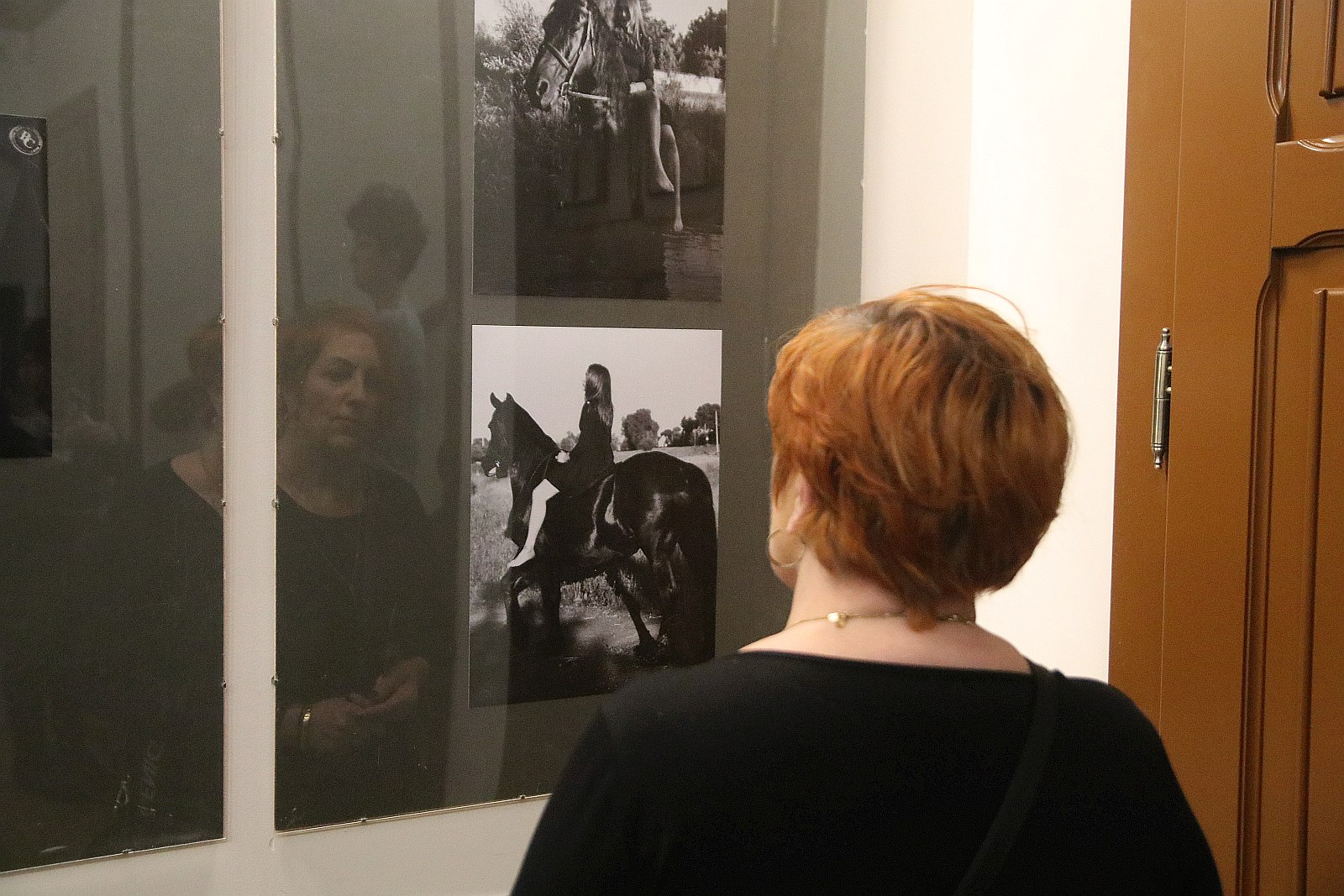 Wernisaż wystawy zdjęć Wiktorii Kosek w legnickiej bibliotece
