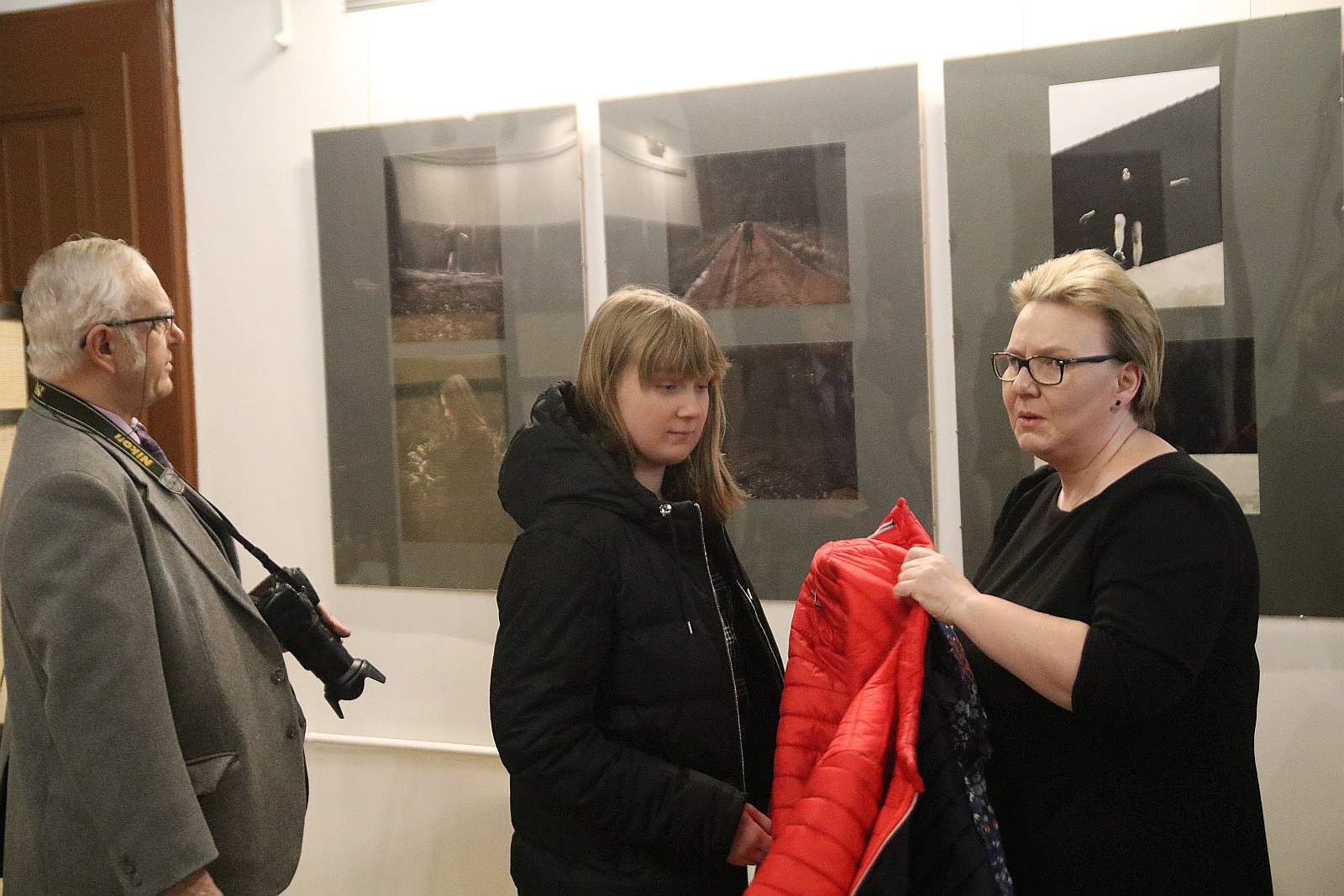 Wernisaż wystawy zdjęć Wiktorii Kosek w legnickiej bibliotece