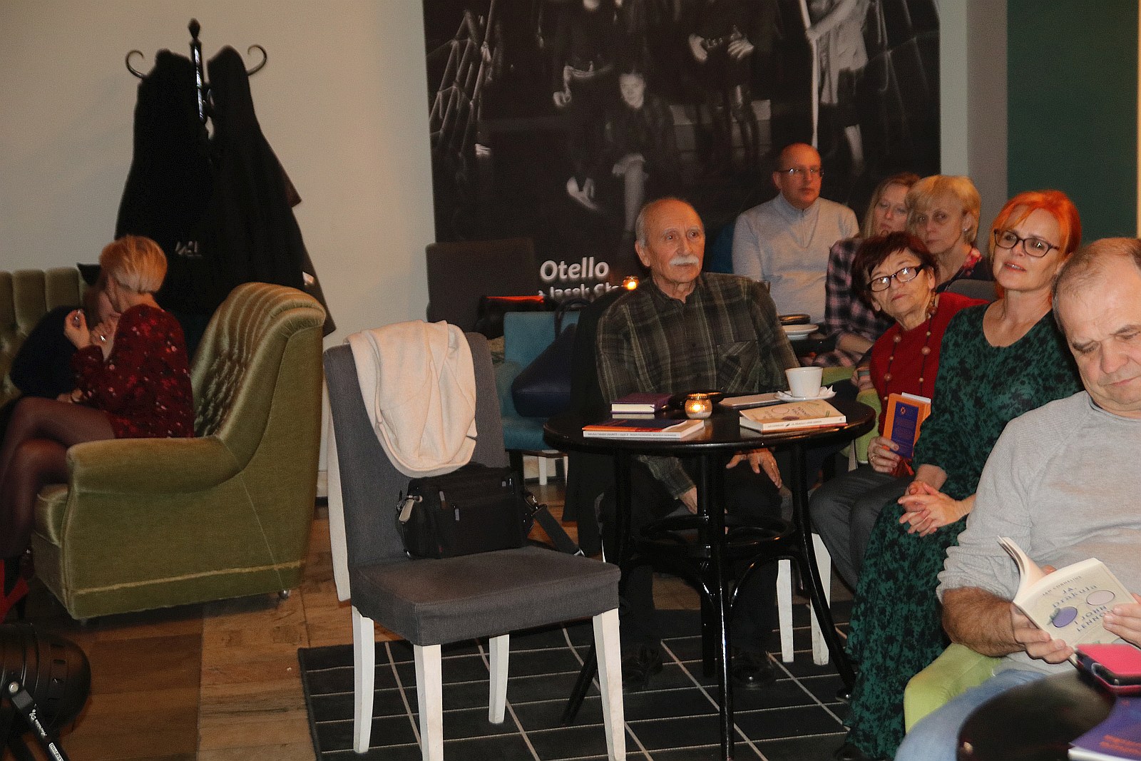 Drakula i Lennon w teatralnej kawiarni Art Cafe Modjeska
