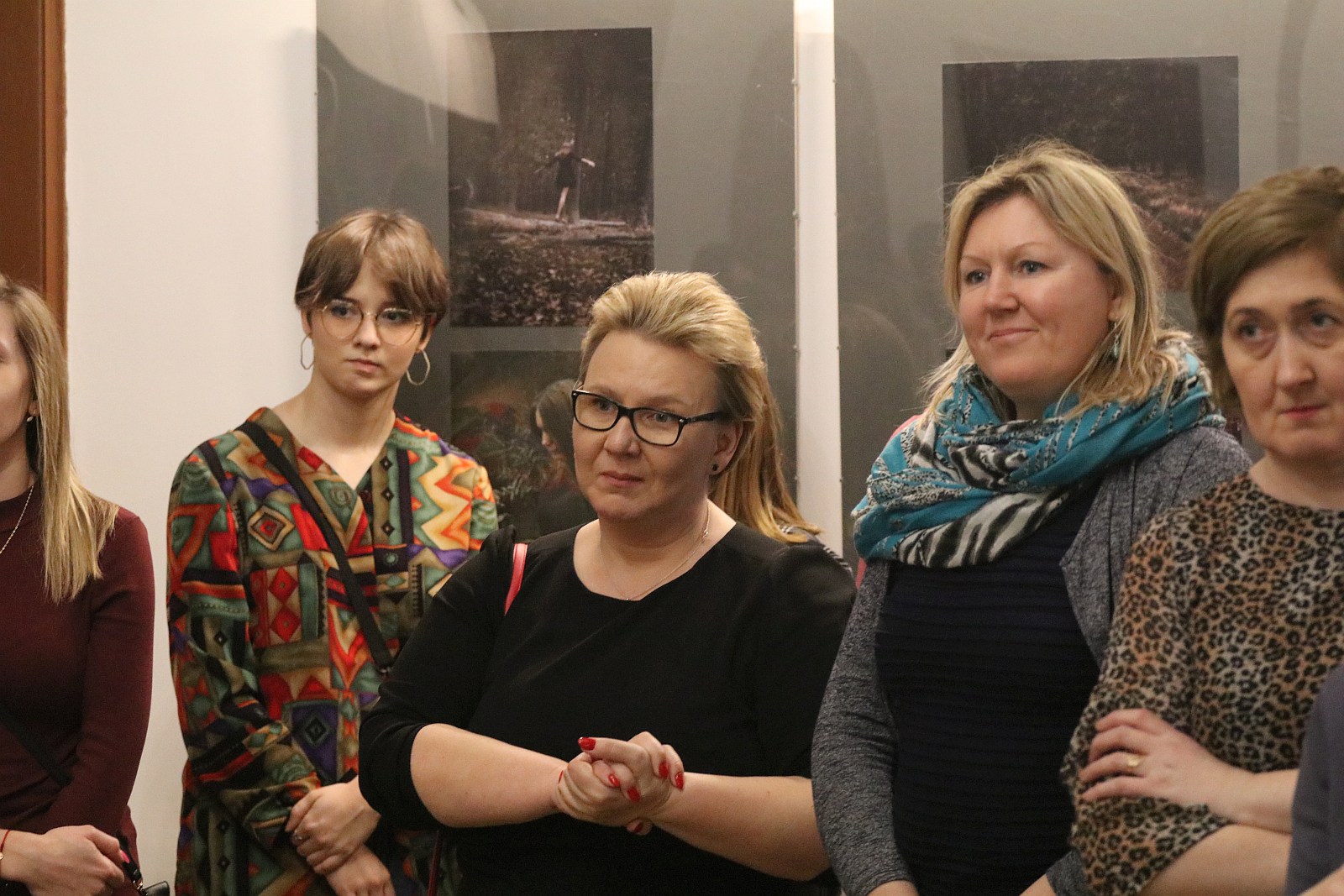 Wernisaż wystawy zdjęć Wiktorii Kosek w legnickiej bibliotece