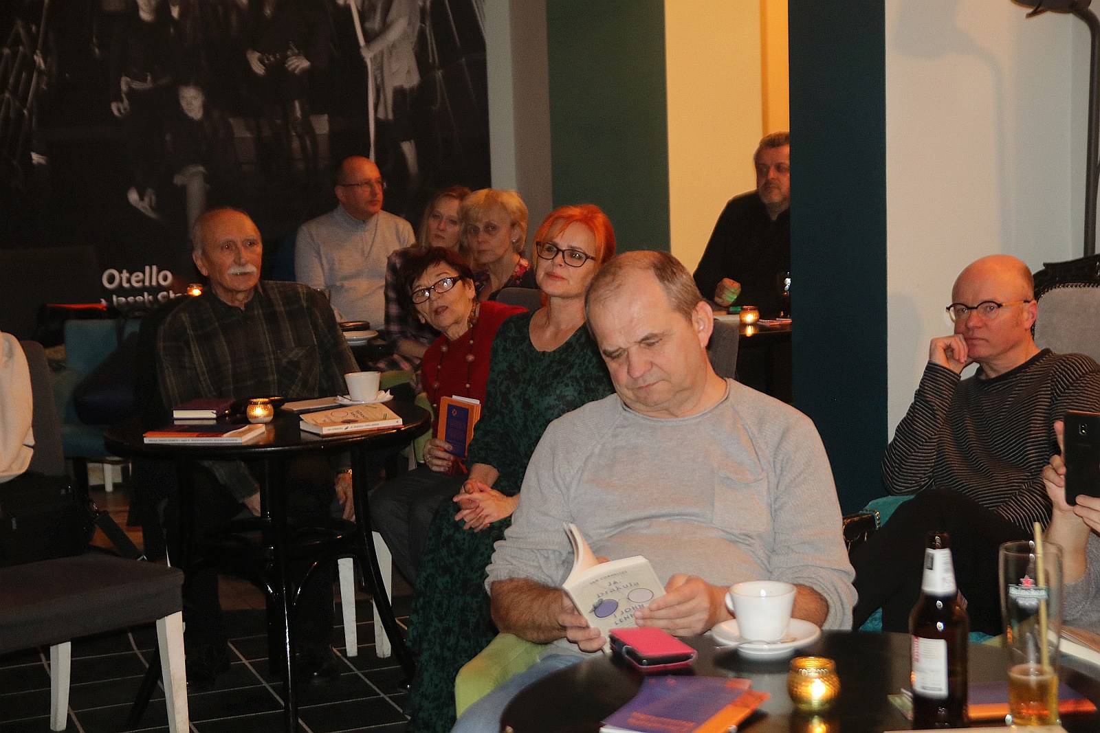 Drakula i Lennon w teatralnej kawiarni Art Cafe Modjeska
