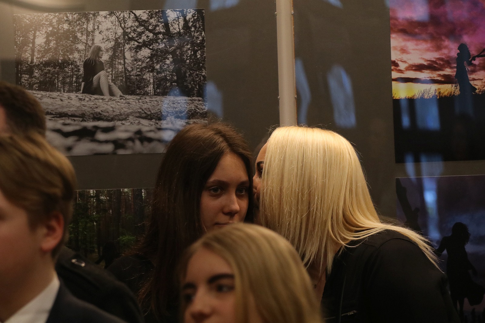 Wernisaż wystawy zdjęć Wiktorii Kosek w legnickiej bibliotece